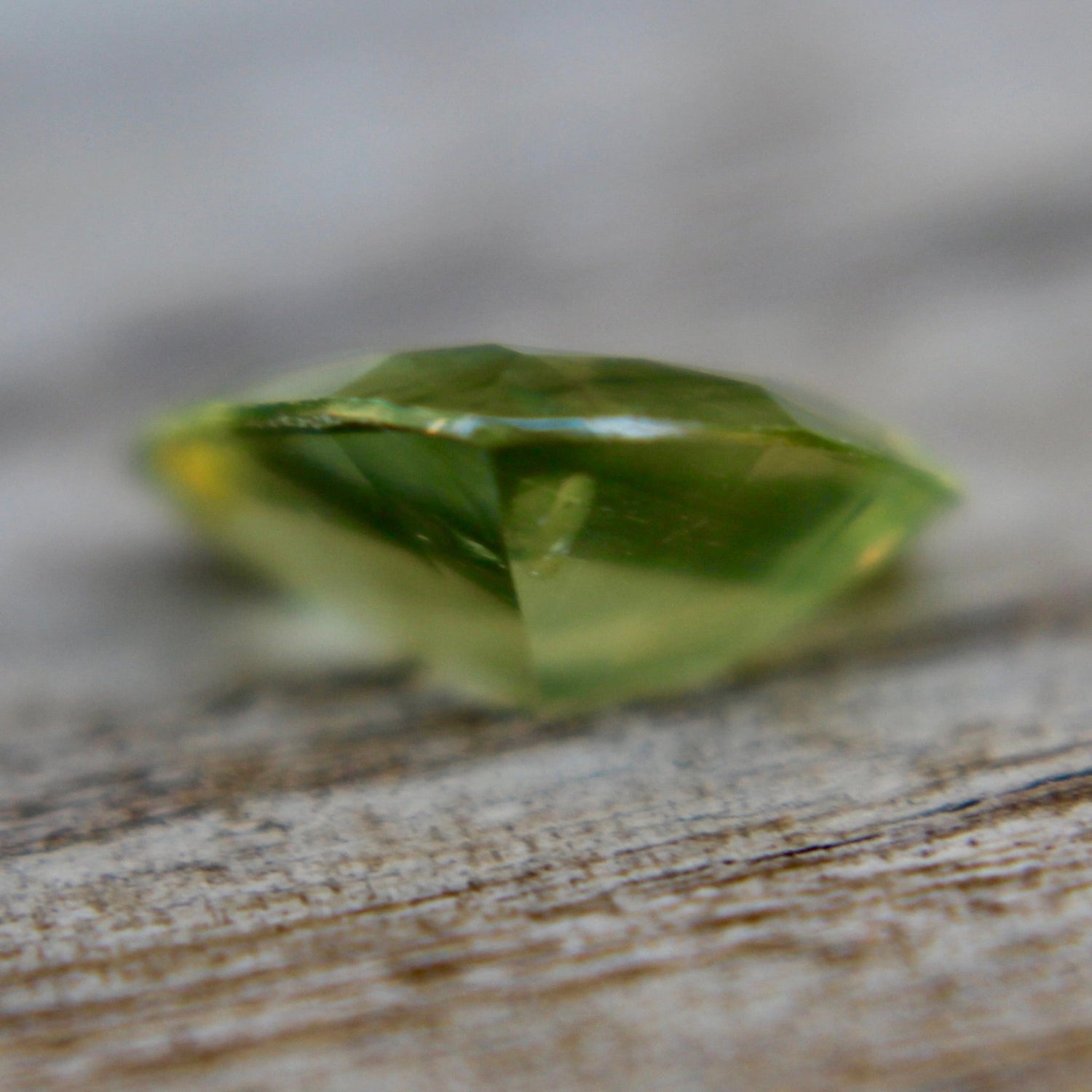 Ceylon green sapphire 9.3×7.2×3.7 mm – freeform faceted gem for bespoke rings and pendants