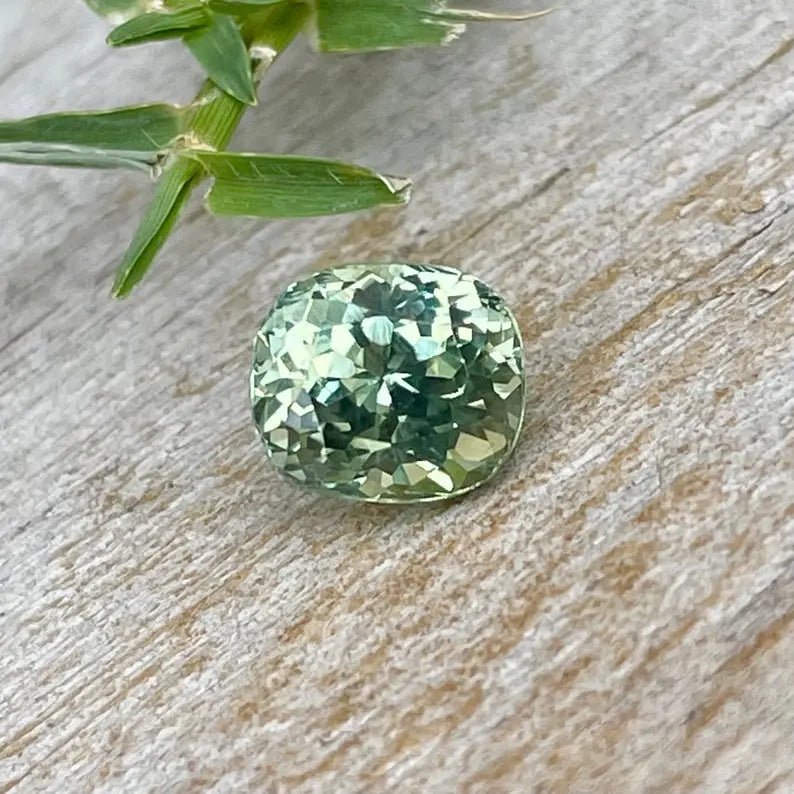 Natural Green Sapphire - Sapphirepal