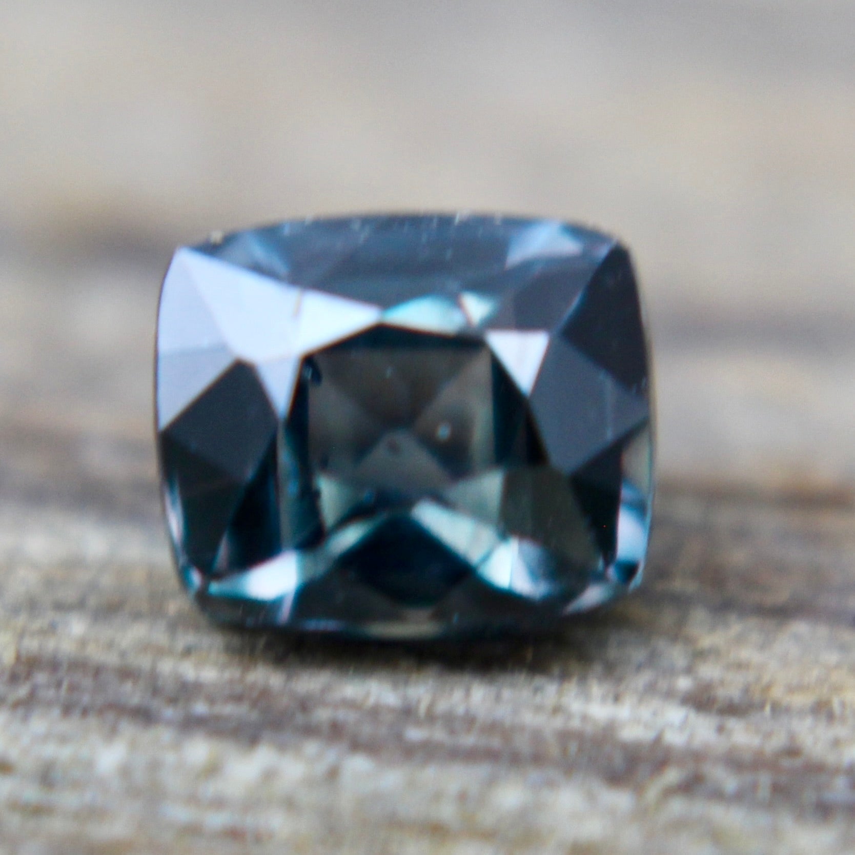 Natural Green Sapphire - Sapphirepal
