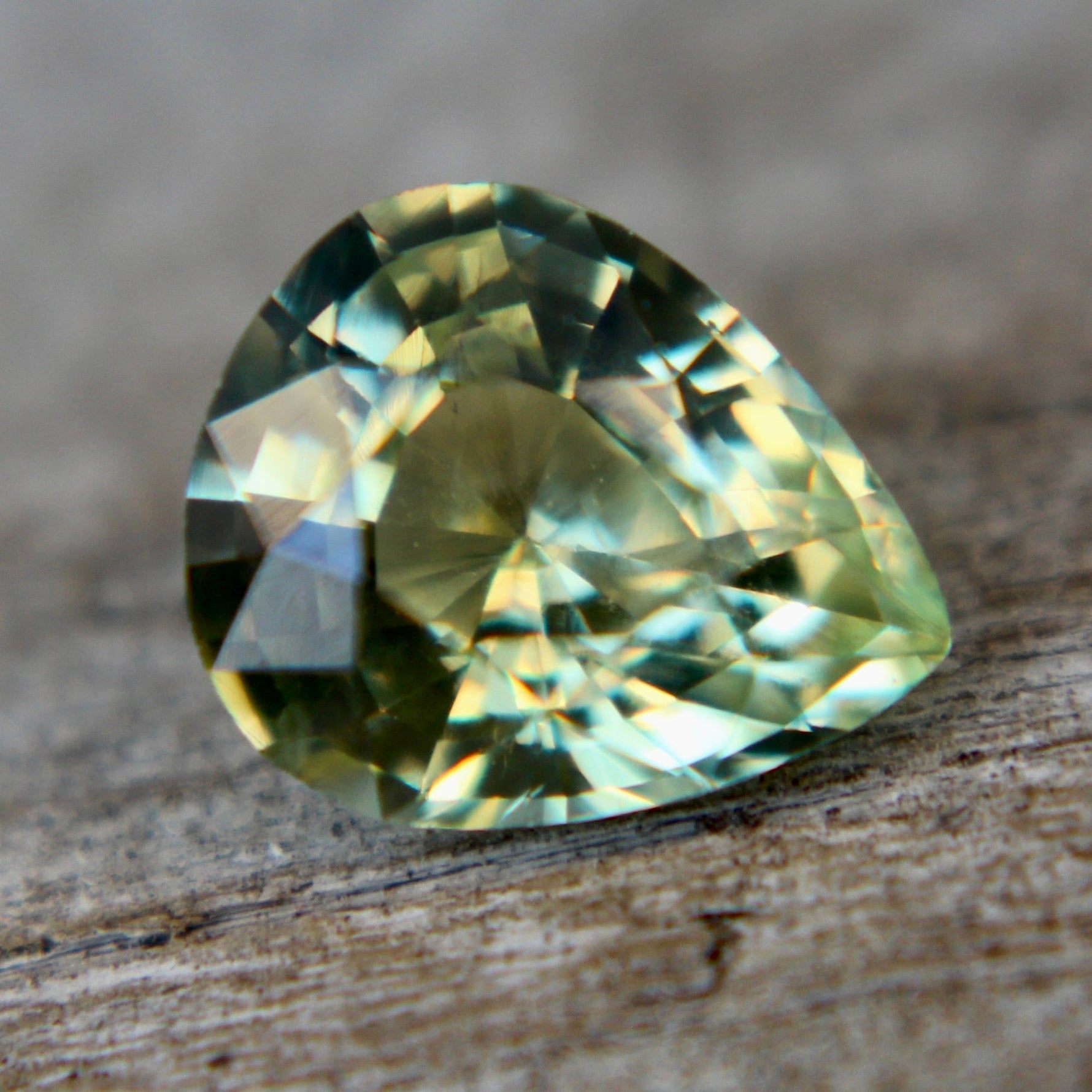 Natural Green Sapphire - Sapphirepal