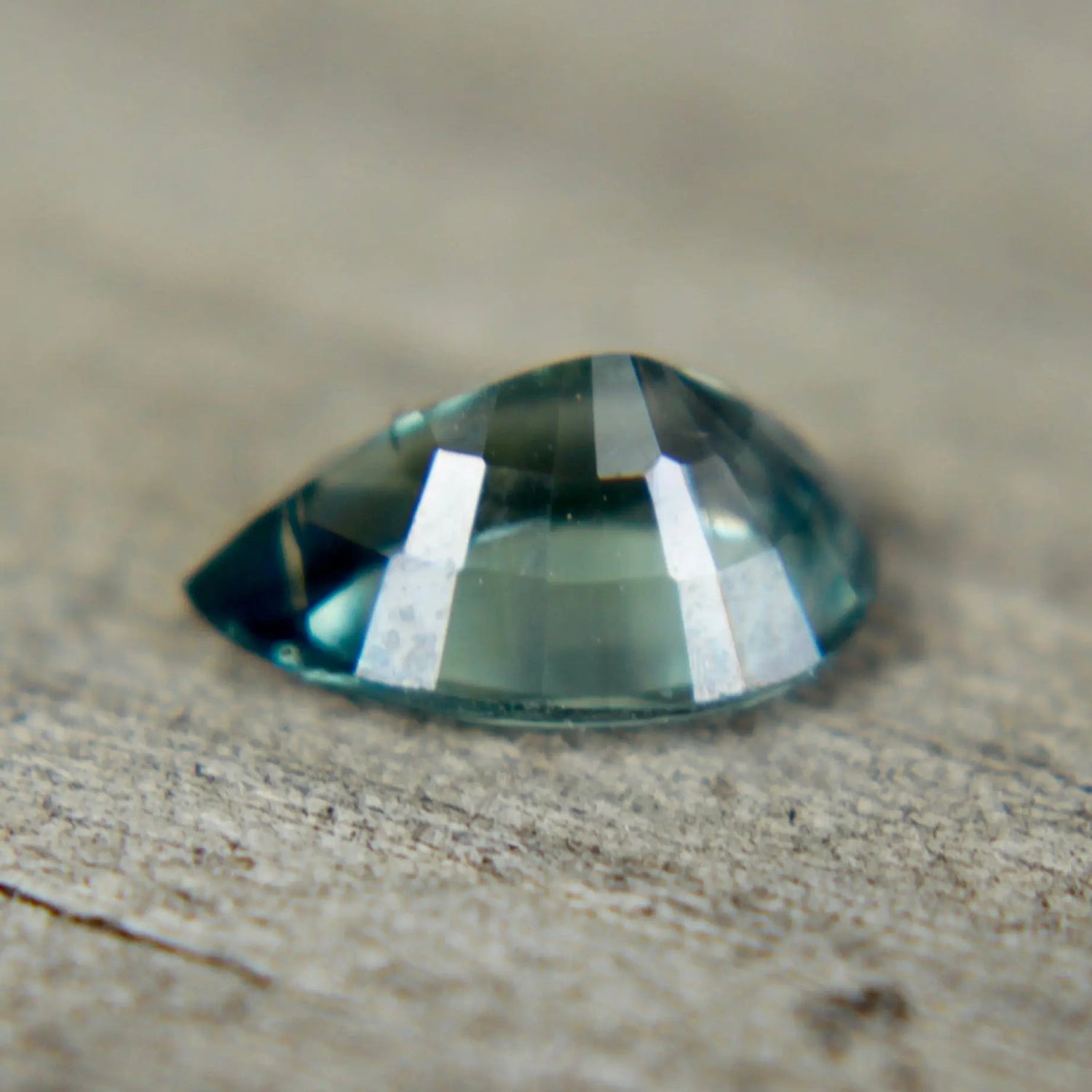 Natural Green Sapphire - Sapphirepal