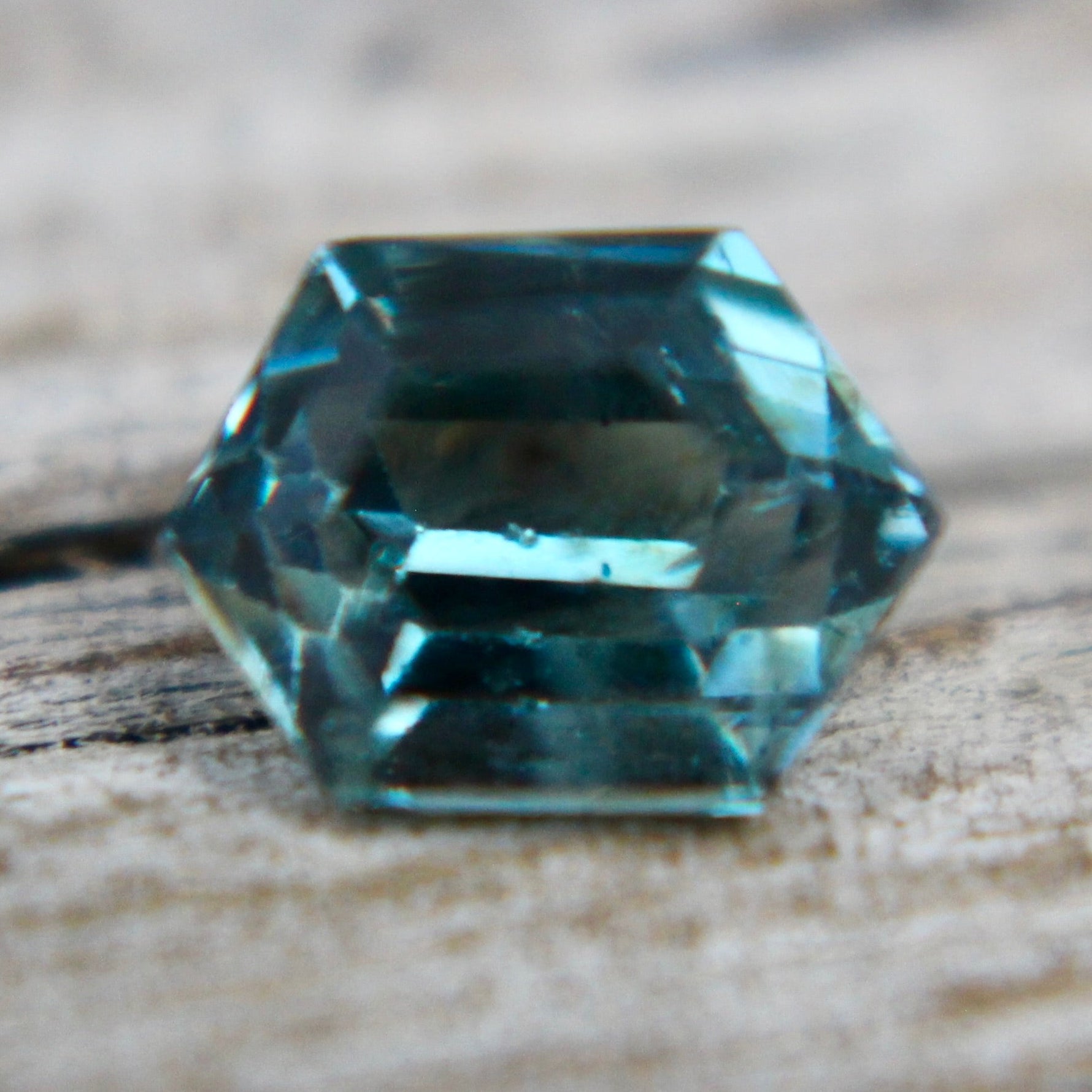 Natural Green Sapphire - Sapphirepal