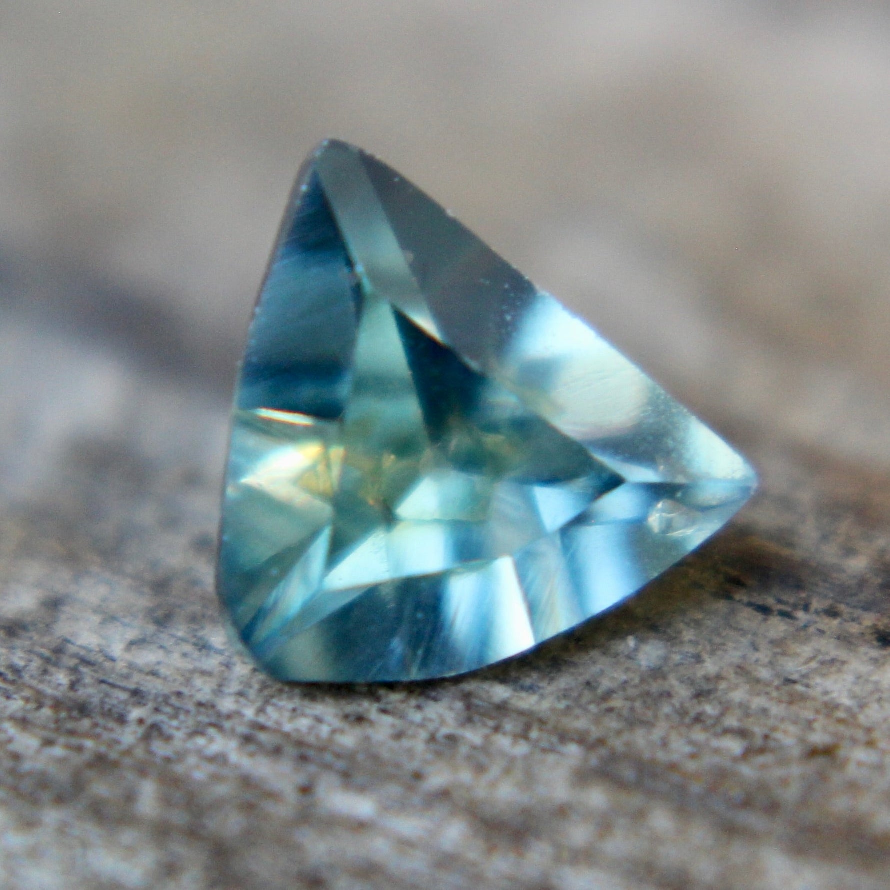 Natural Green Sapphire - Sapphirepal