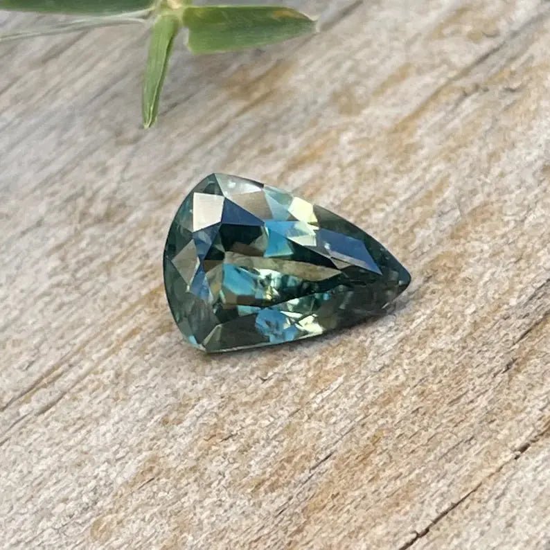 Natural Green Sapphire - Sapphirepal