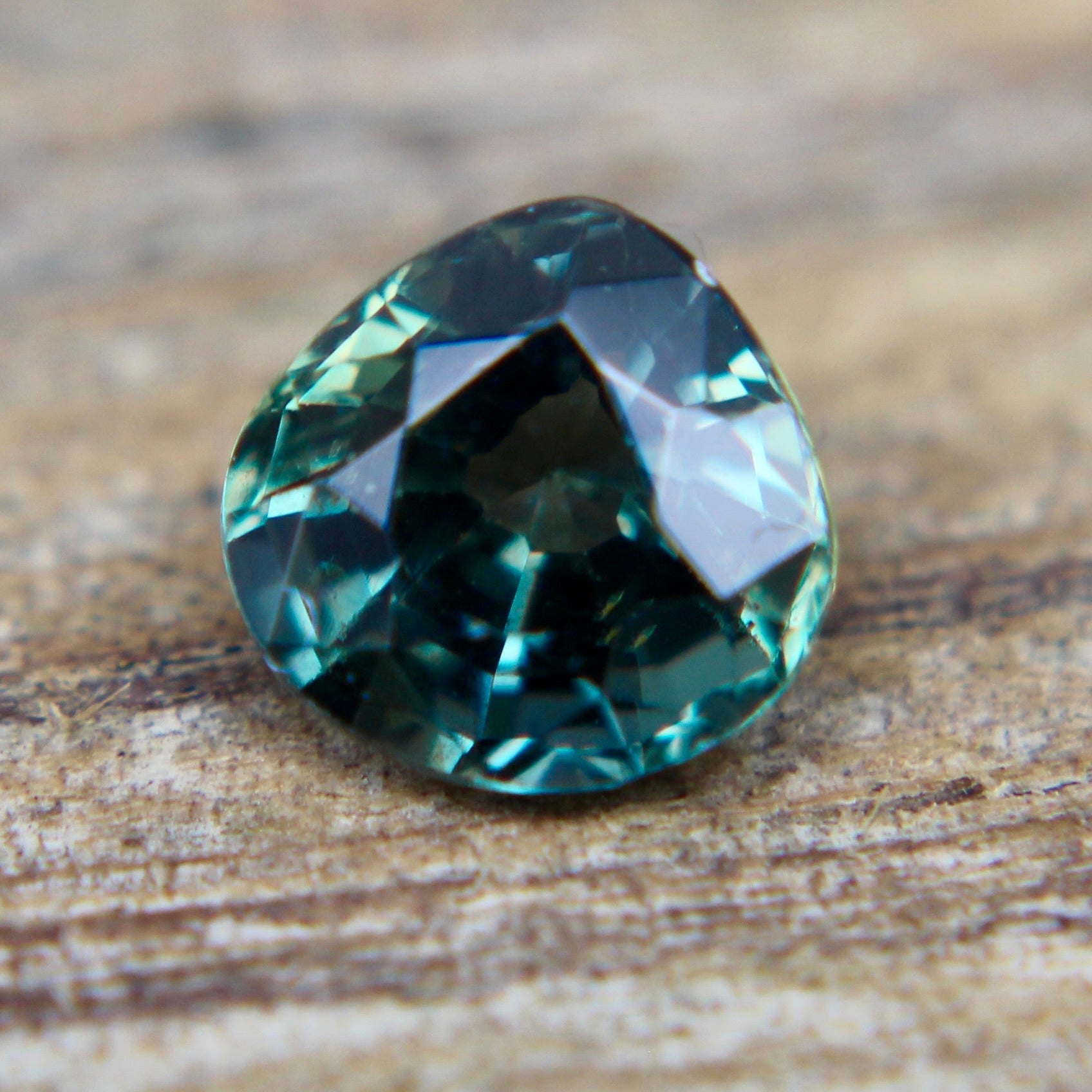 Natural Green Sapphire - Sapphirepal