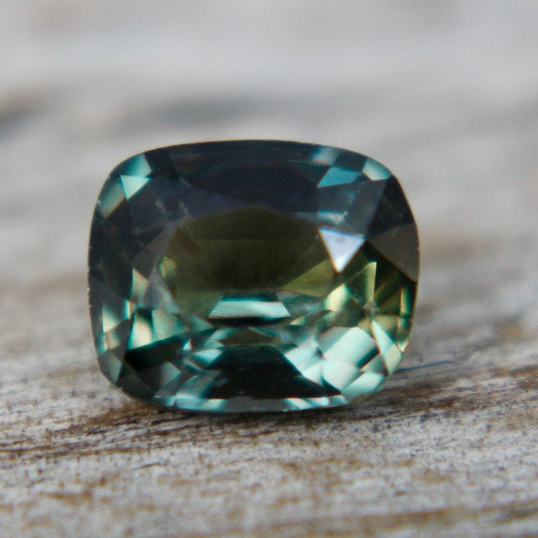 Natural Green Sapphire - Sapphirepal