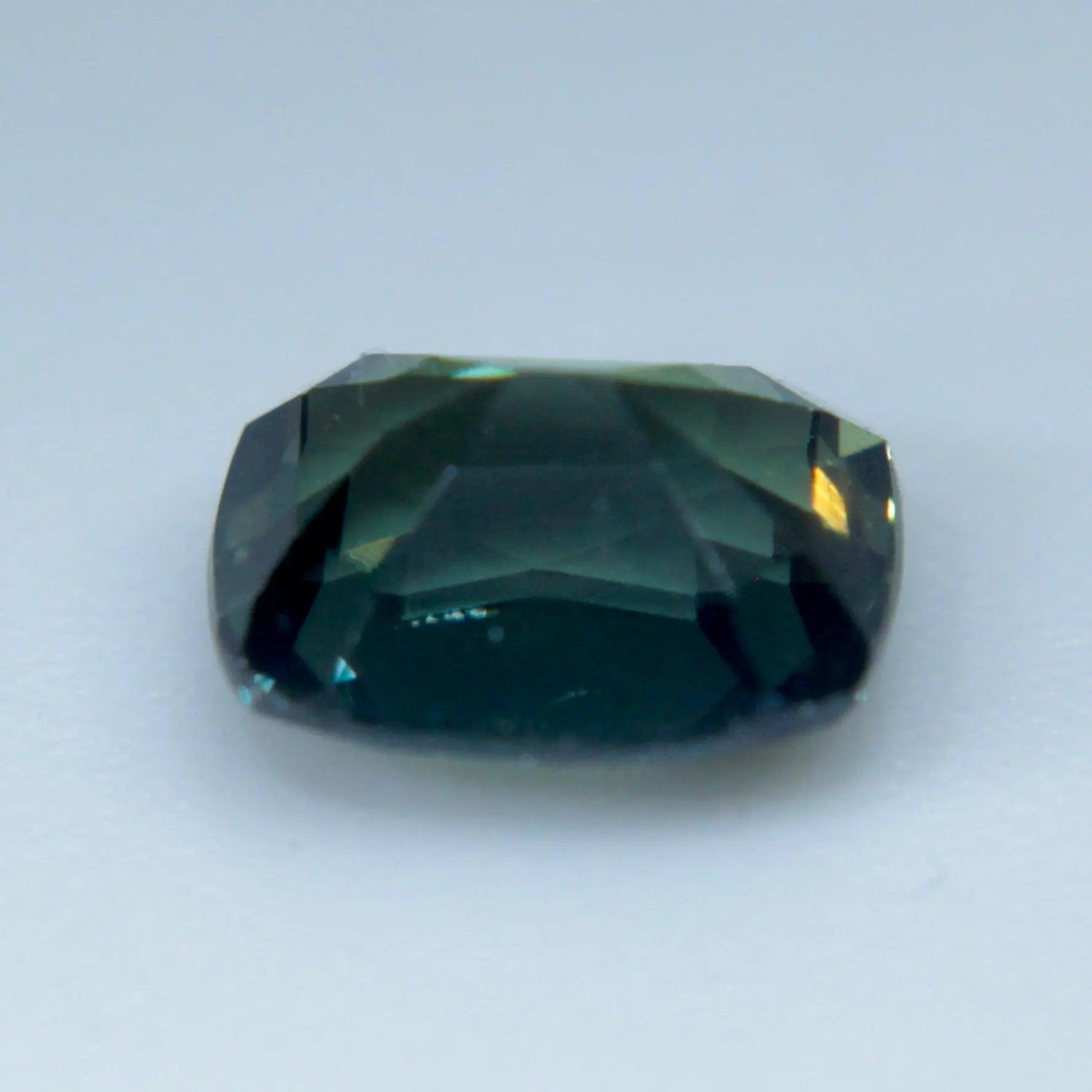Natural Green Sapphire - Sapphirepal