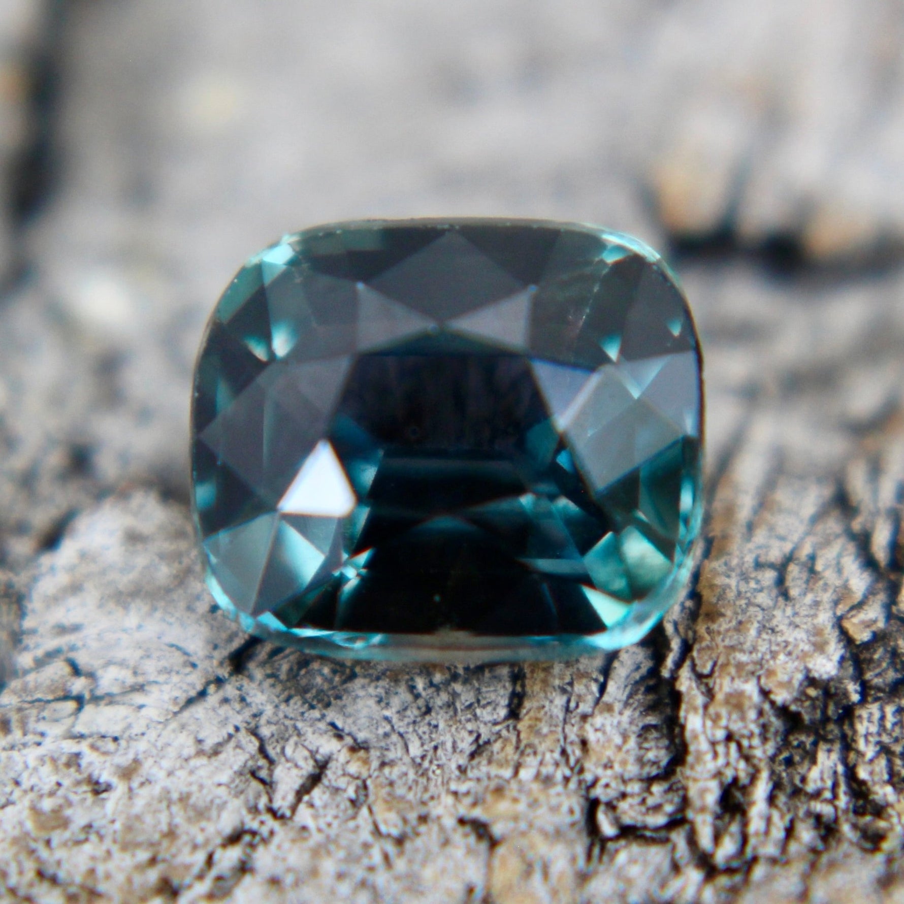 Natural Green Sapphire - Sapphirepal