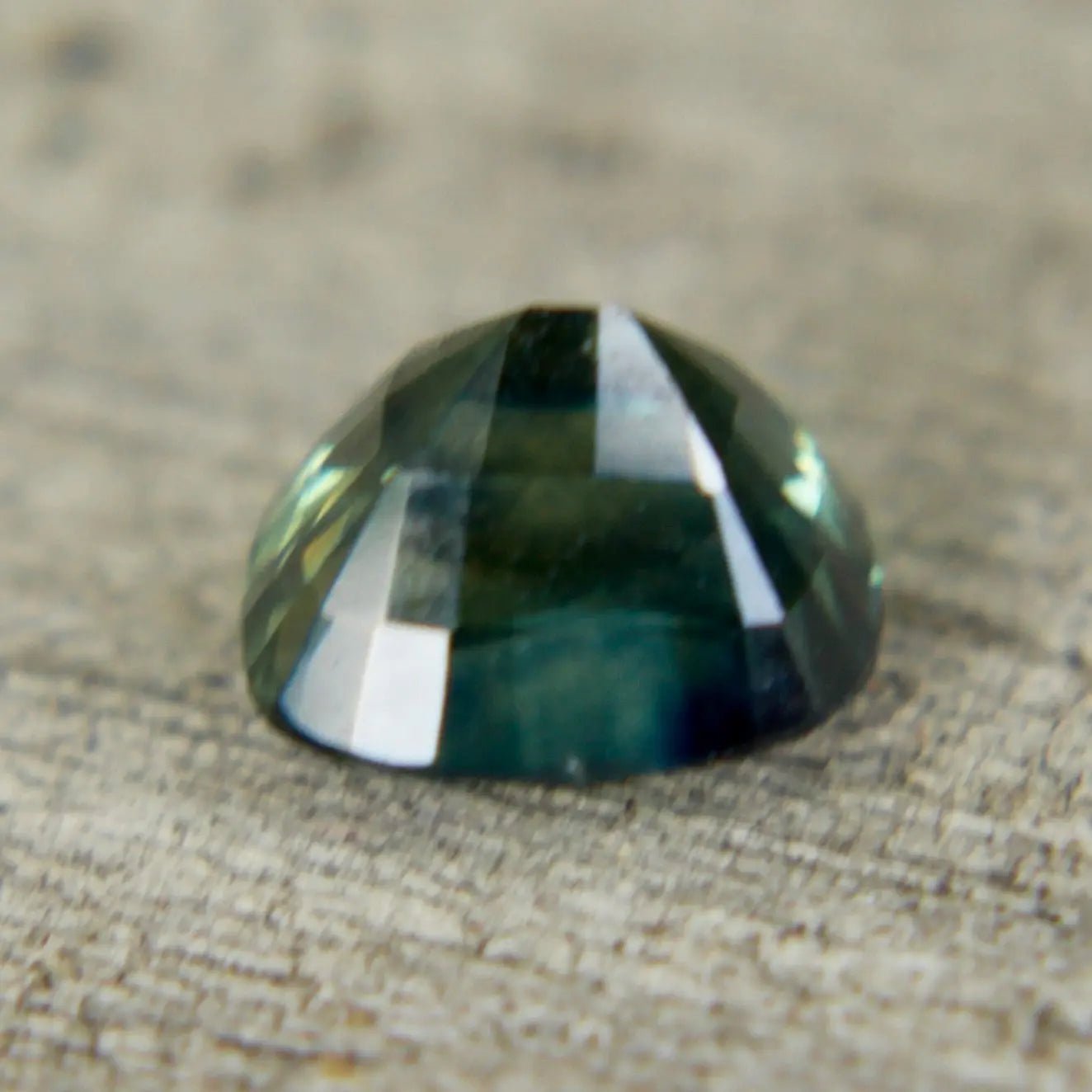 Natural Green Sapphire - Sapphirepal