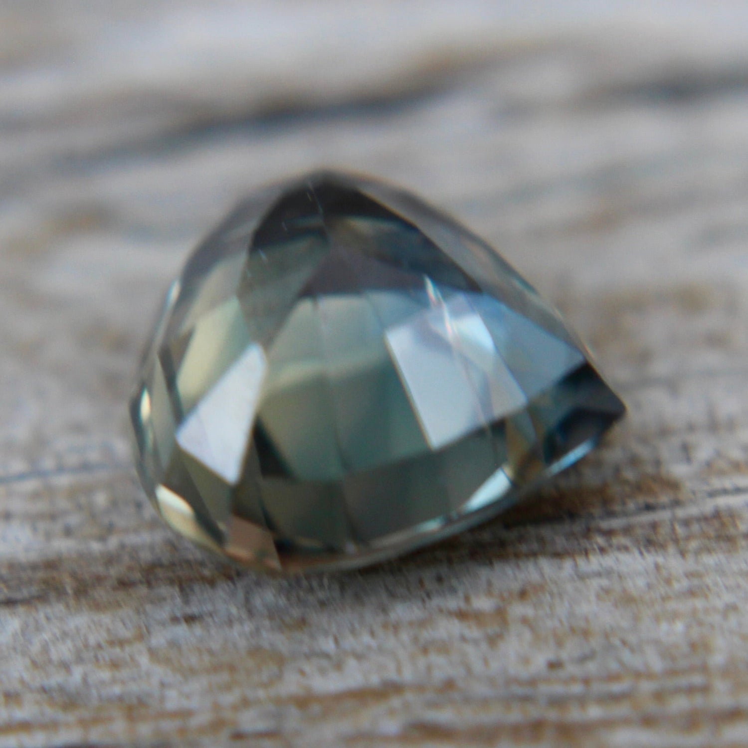 Natural Green Sapphire - Sapphirepal