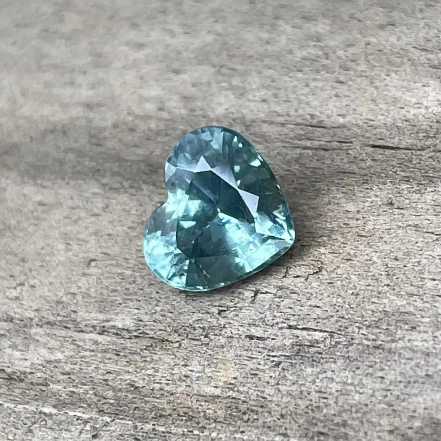 Natural Green Sapphire - Sapphirepal