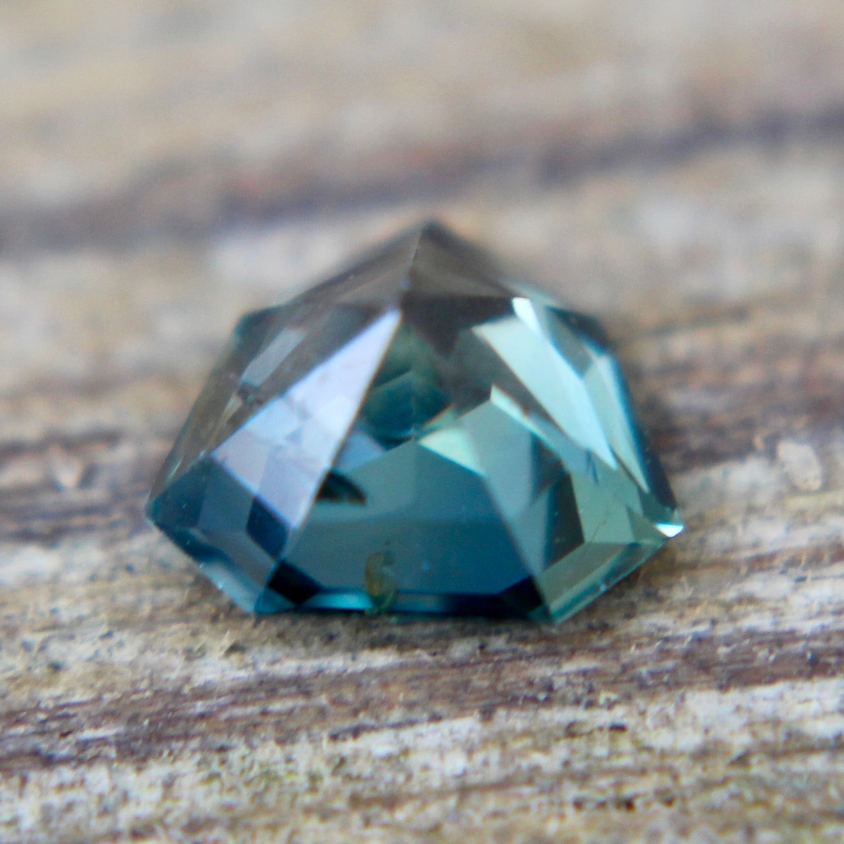 Natural Green Sapphire - Sapphirepal