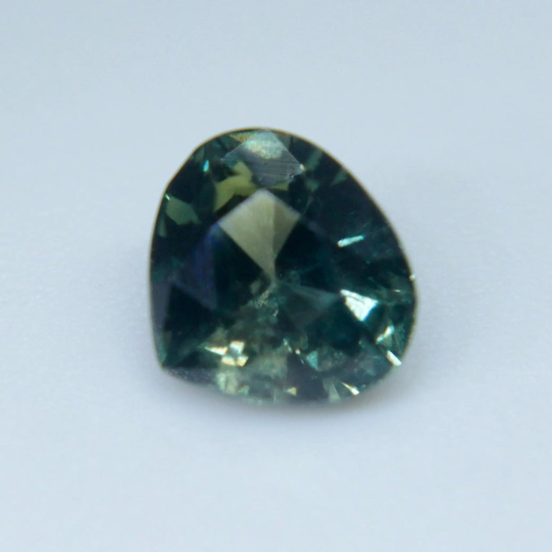 Natural Green Sapphire - Sapphirepal