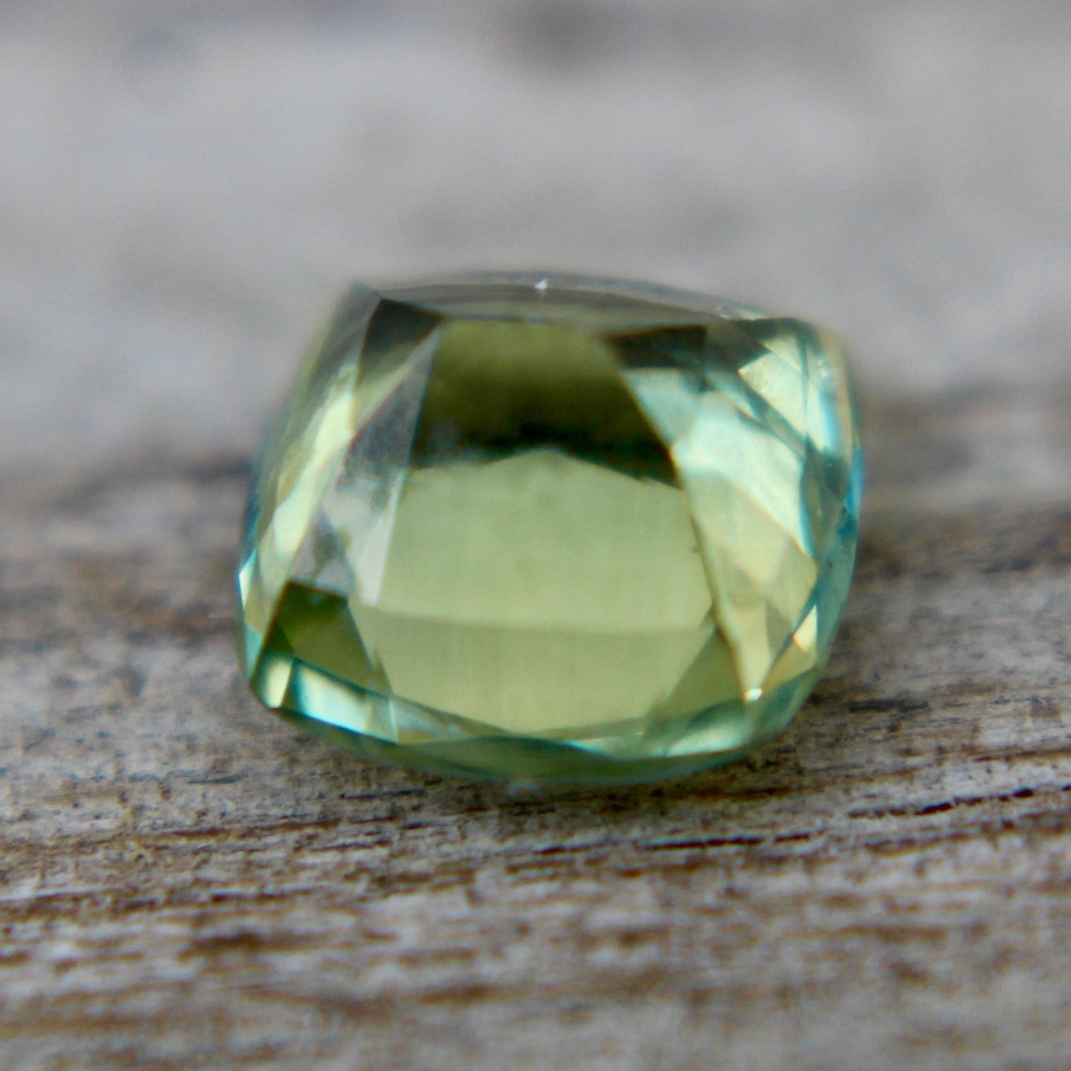 Natural Green Sapphire - Sapphirepal