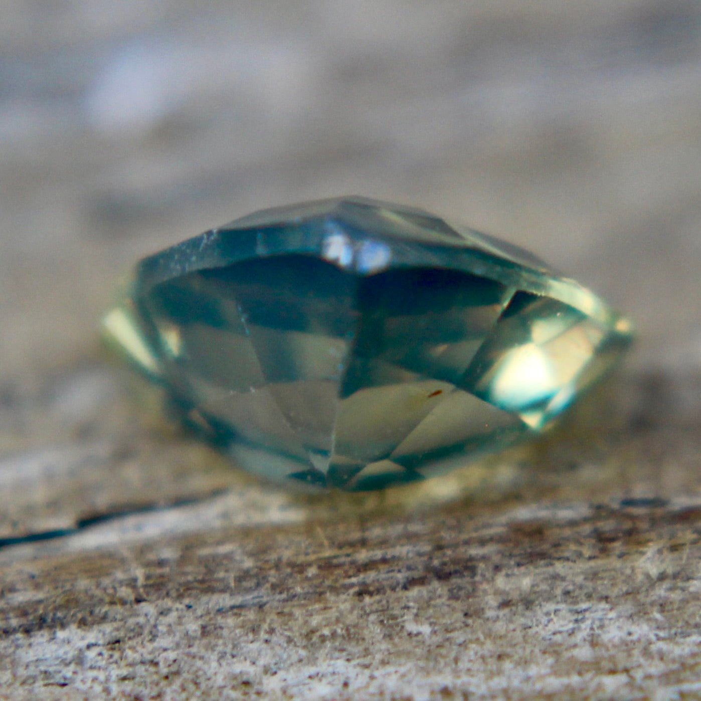 Triangular sapphire for minimalist ring – trillion 0.50 carat