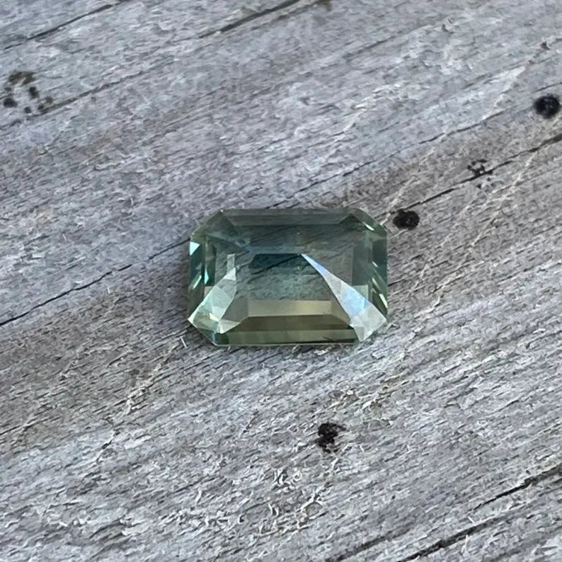 Natural Green Sapphire - Sapphirepal