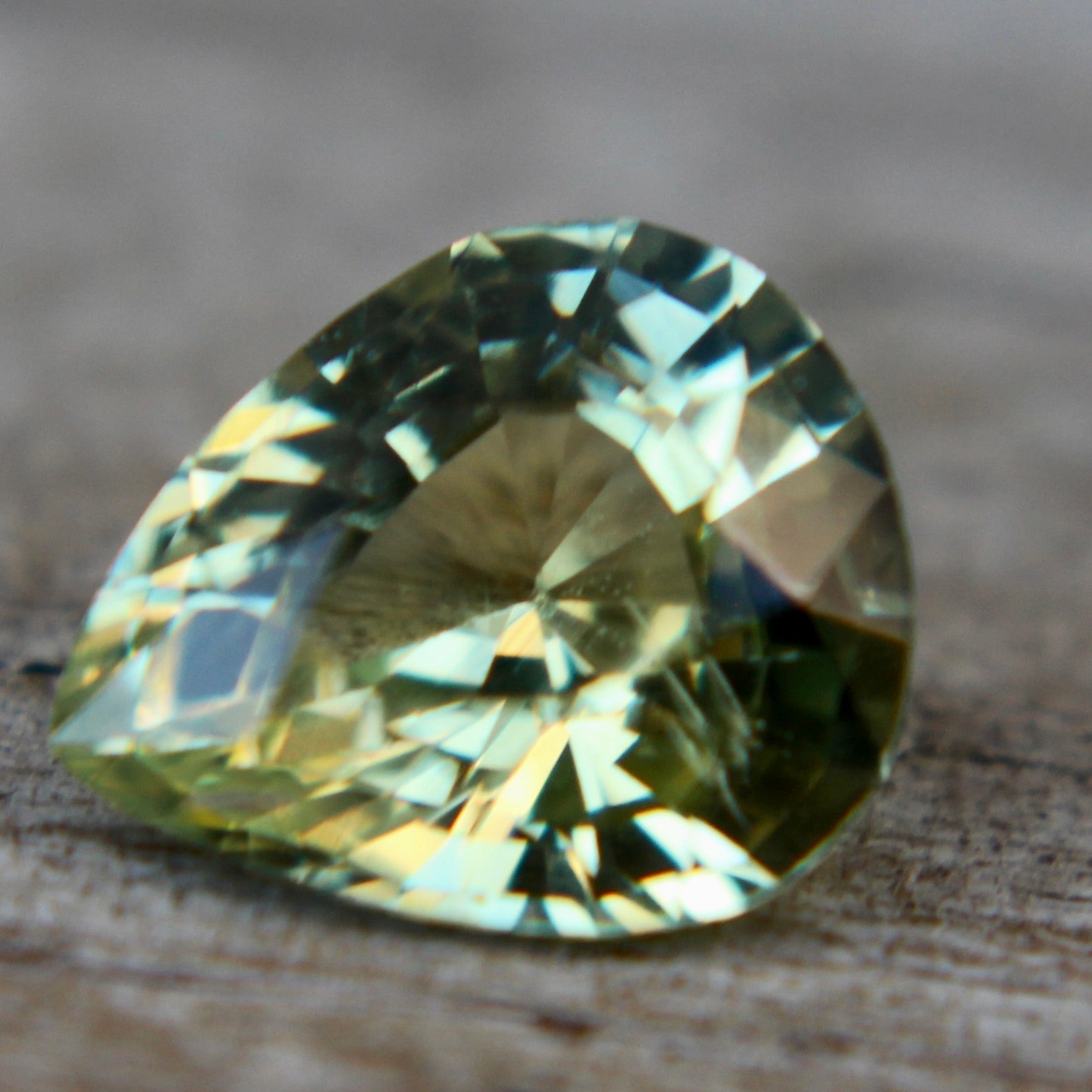 Natural Green Sapphire - Sapphirepal