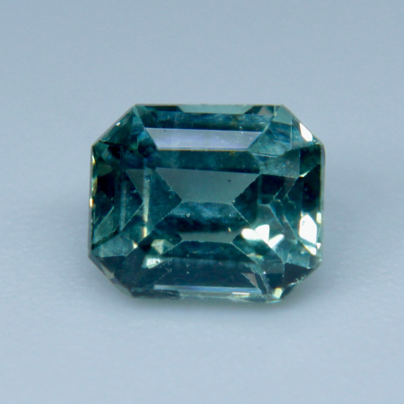 Natural Green Sapphire - Sapphirepal