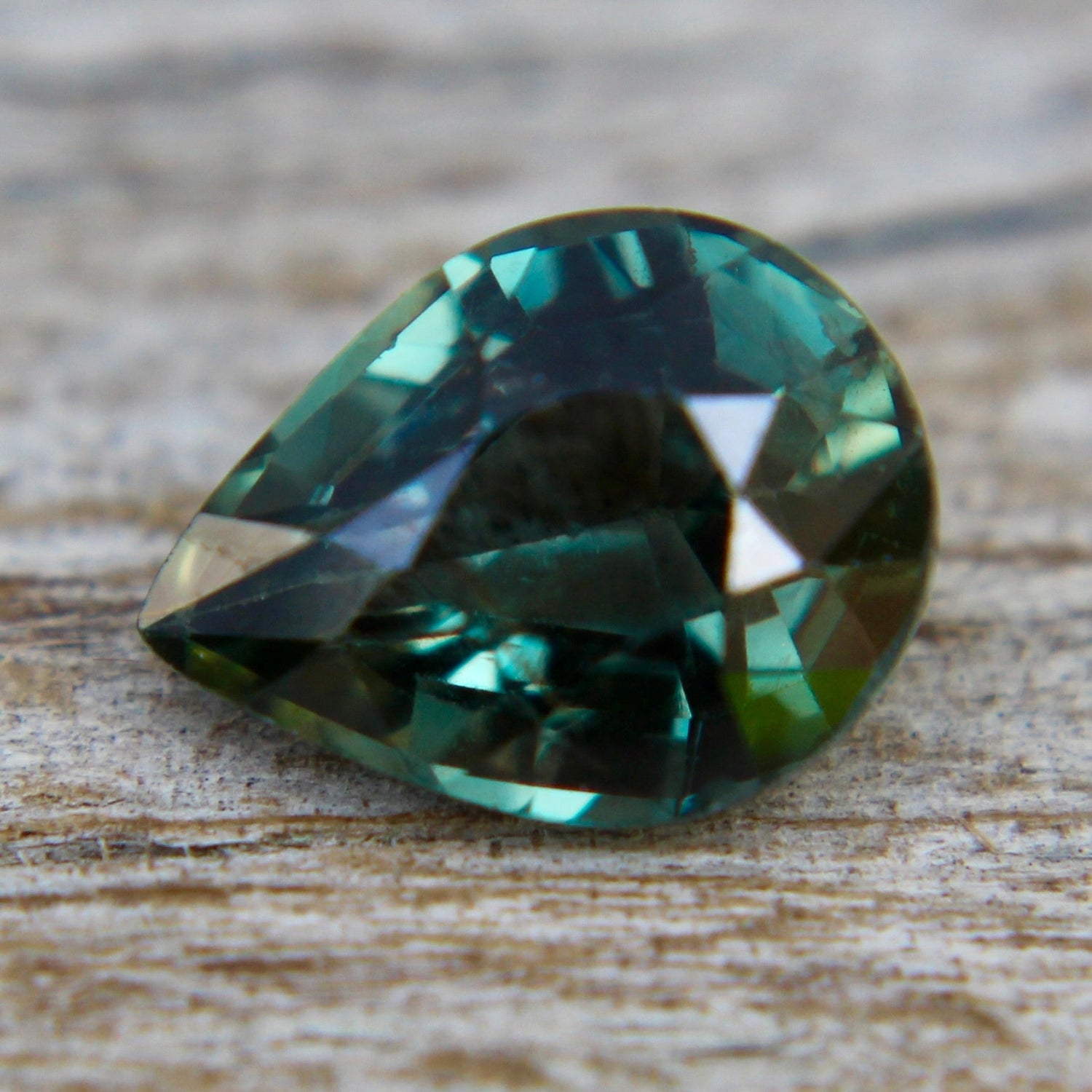 Natural Green Sapphire - Sapphirepal