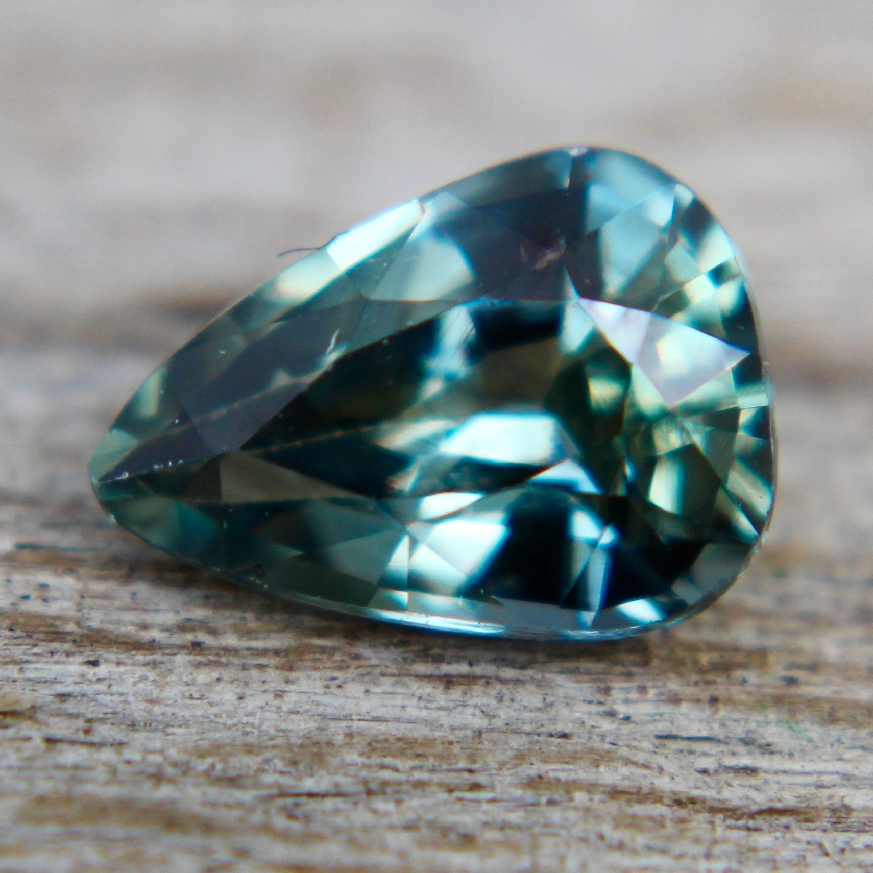 Natural Green Sapphire - Sapphirepal