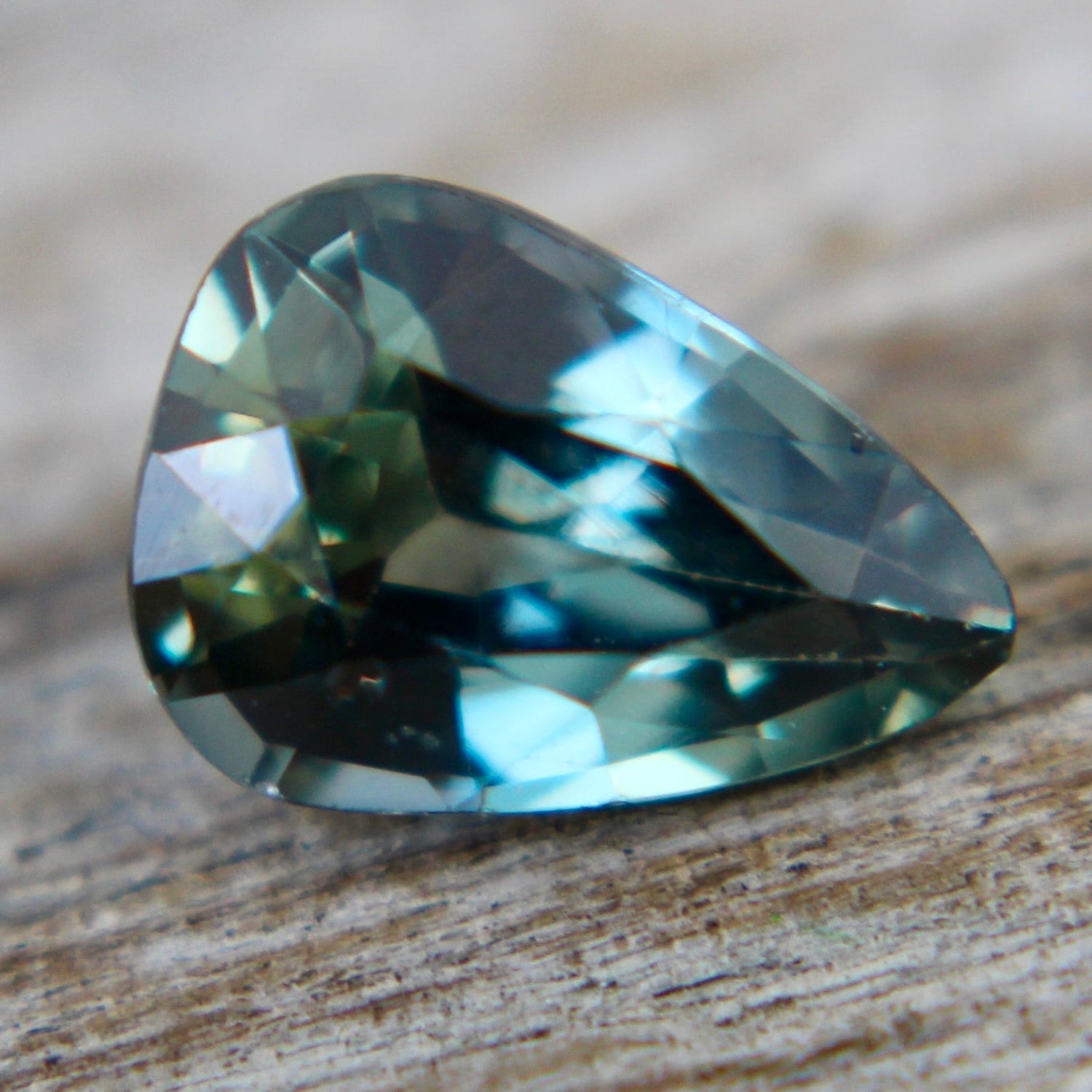 Natural Green Sapphire - Sapphirepal