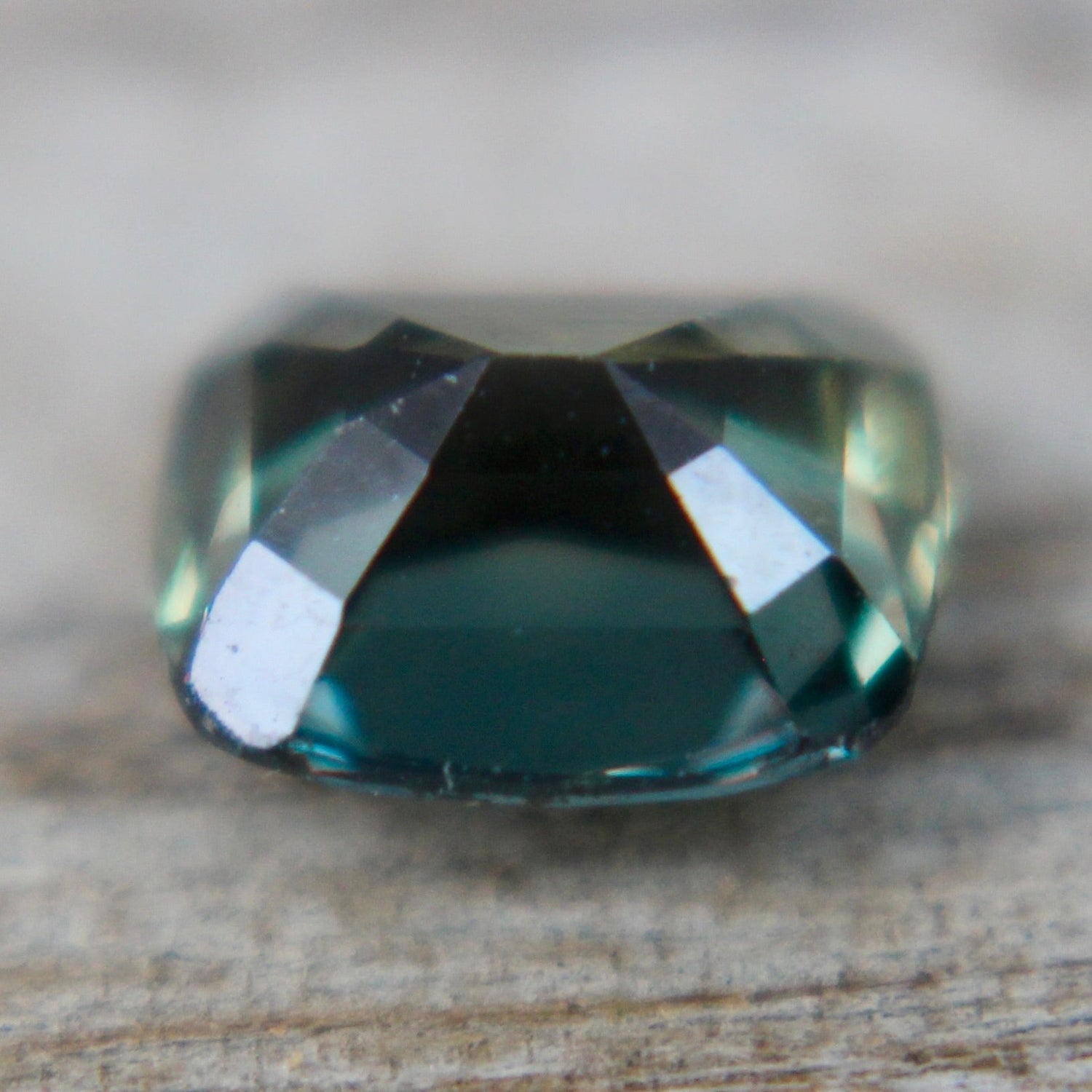 Natural Green Sapphire - Sapphirepal