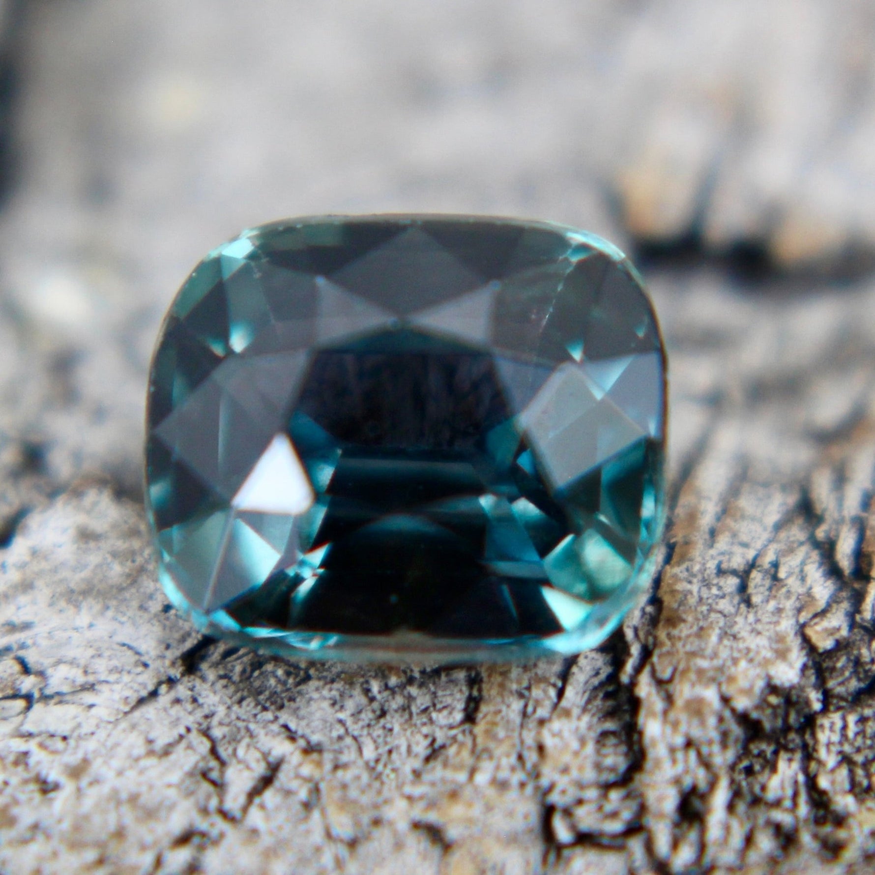 Natural Green Sapphire - Sapphirepal