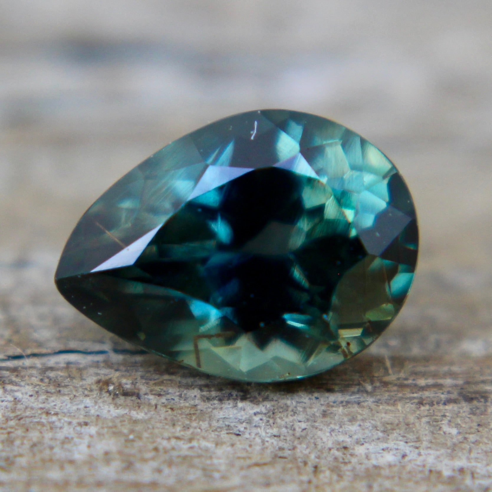 Natural Green Sapphire - Sapphirepal