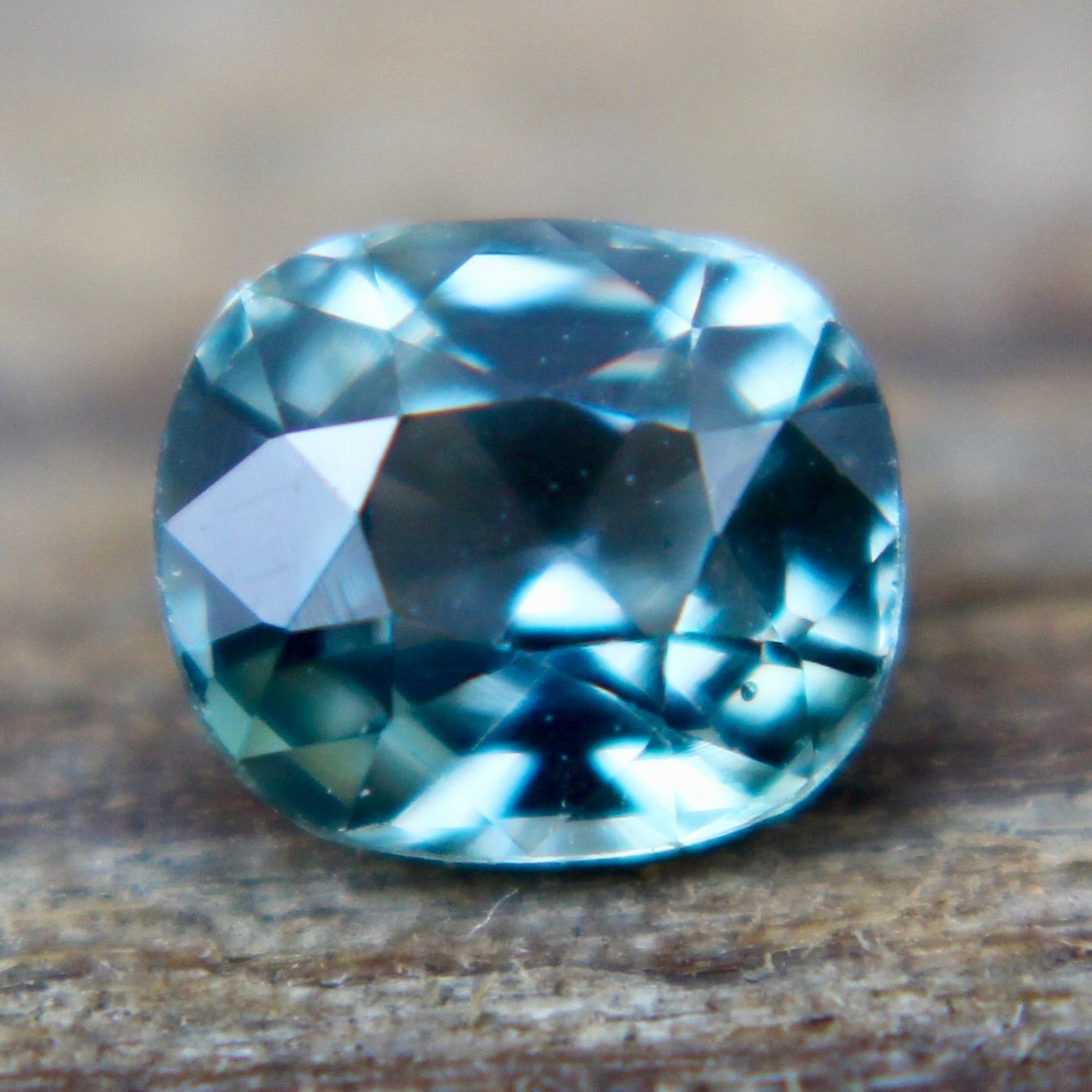 Natural Green Sapphire - Sapphirepal