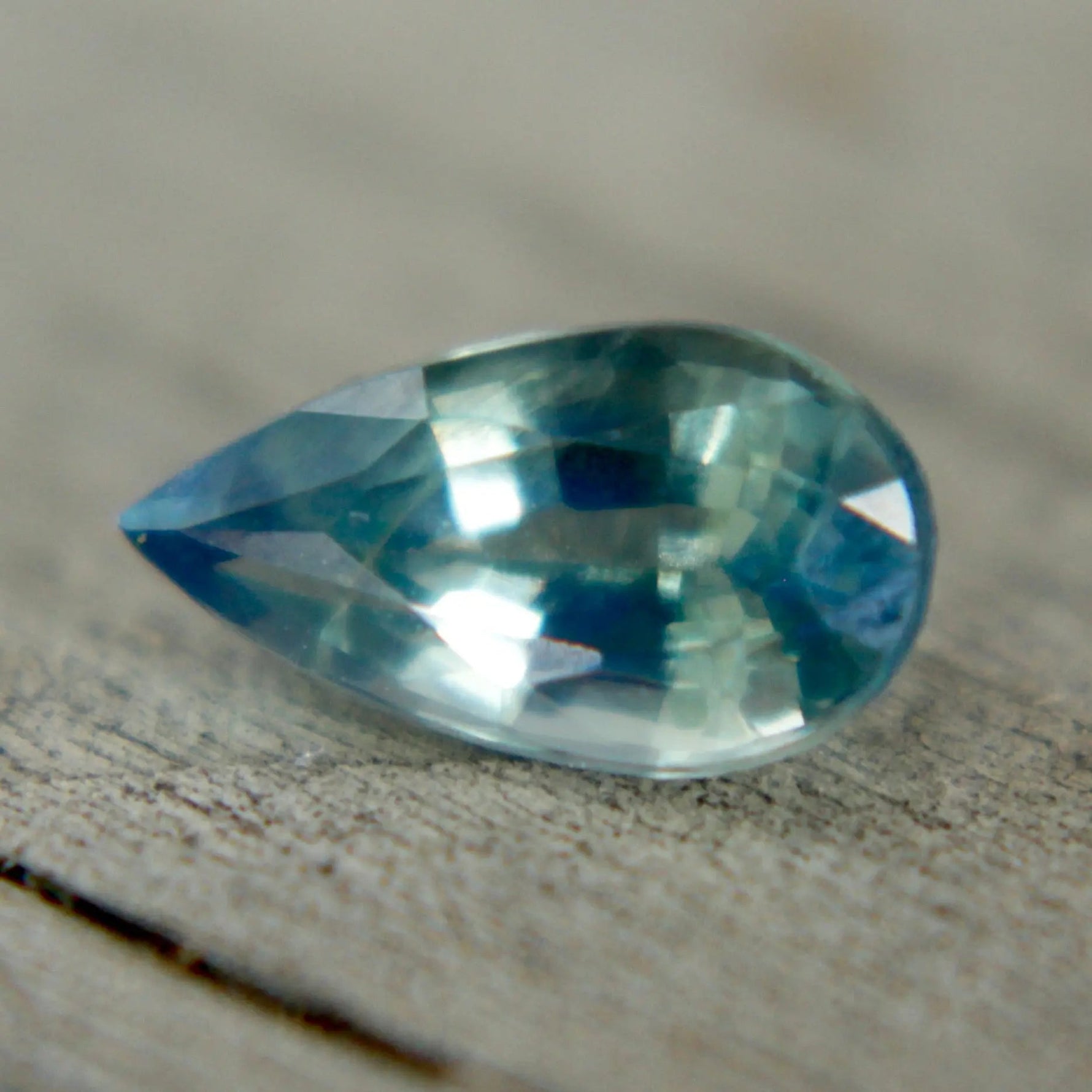 Natural Green Sapphire - Sapphirepal