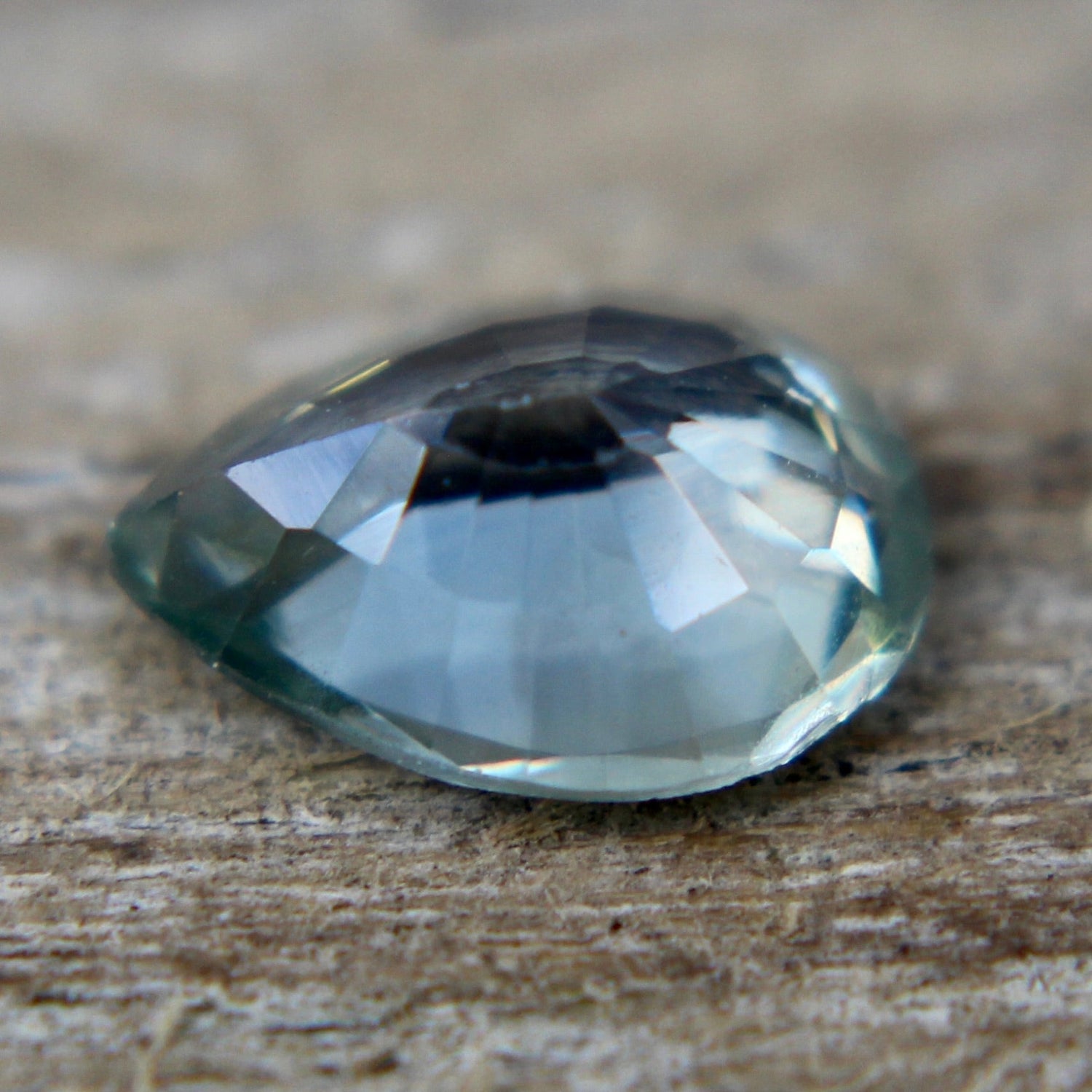 Natural Green Sapphire - Sapphirepal