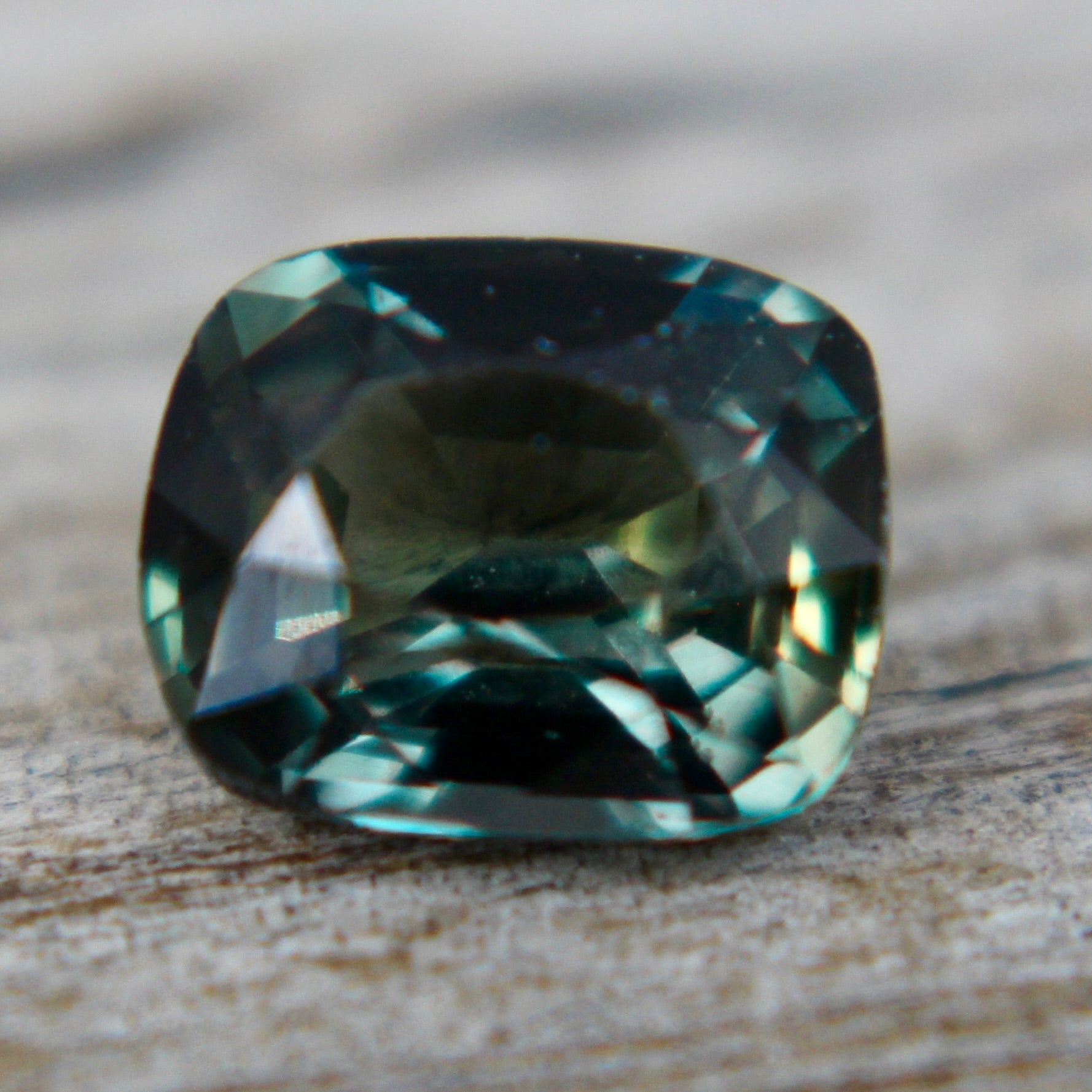 Natural Green Sapphire - Sapphirepal