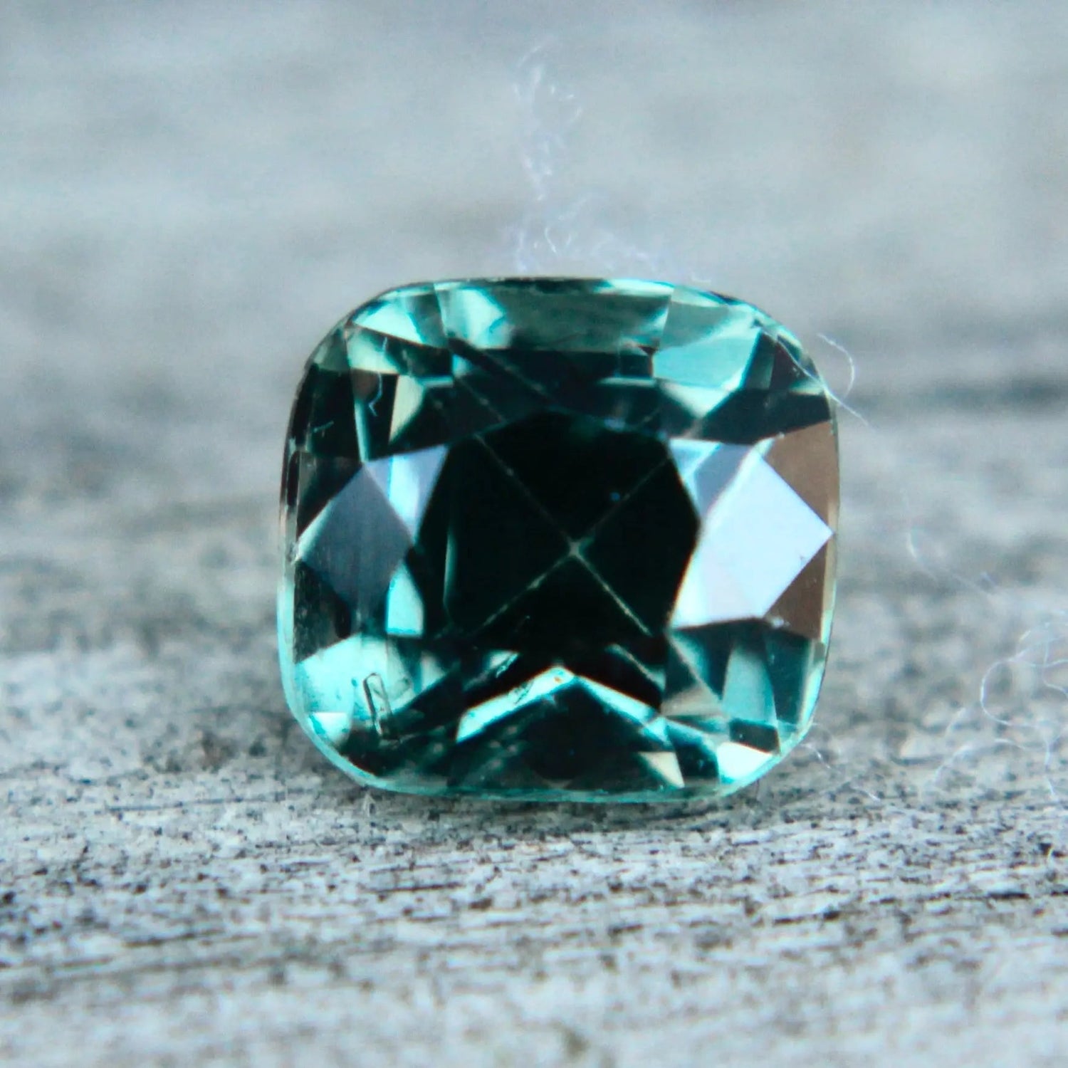 Natural Green Sapphire - Sapphirepal