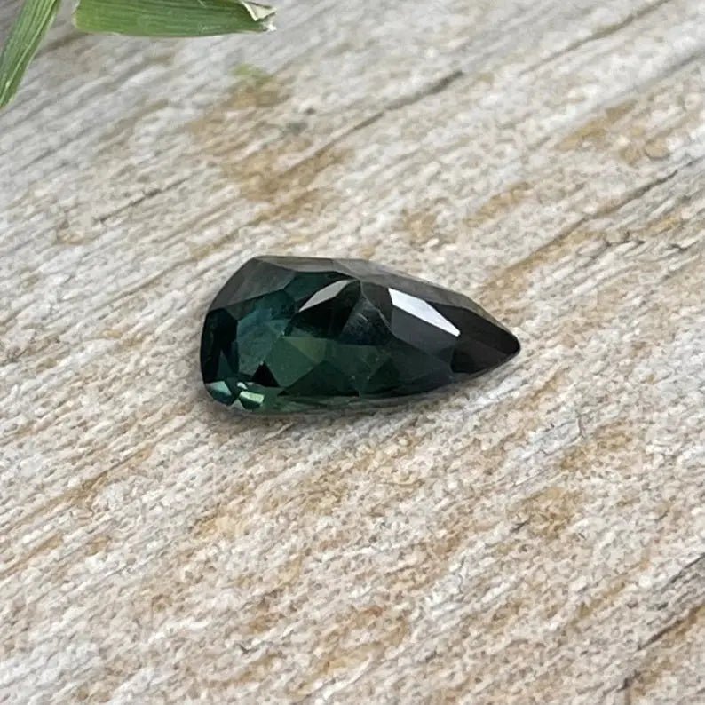 Natural Green Sapphire - Sapphirepal
