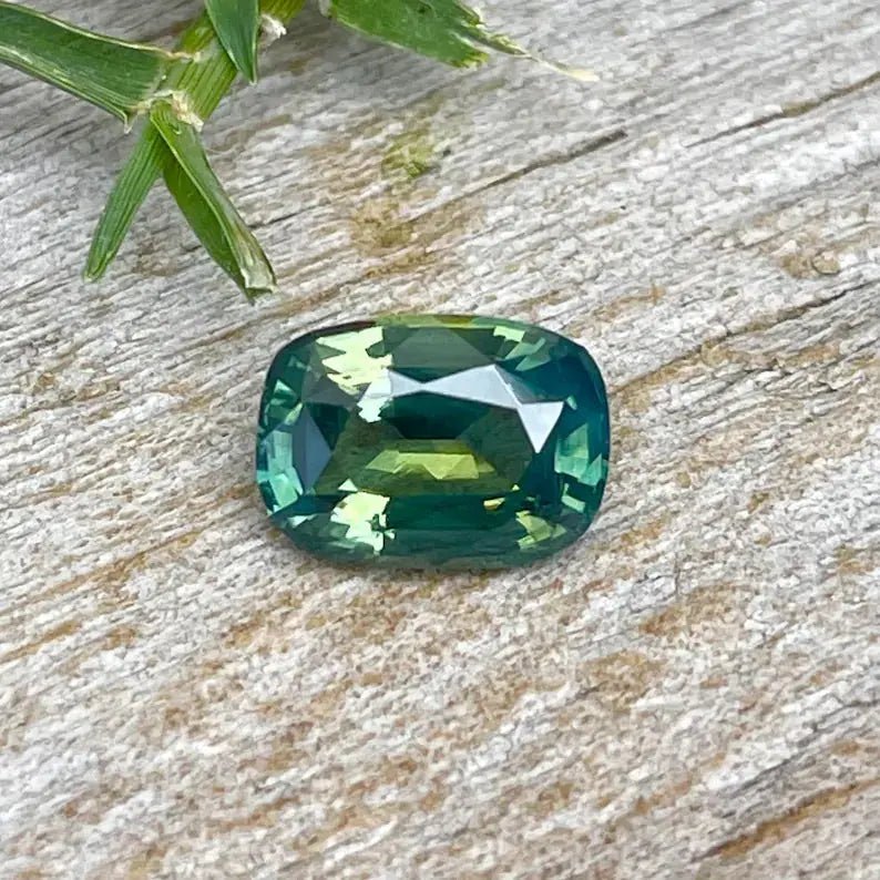 Natural Green Sapphire - Sapphirepal