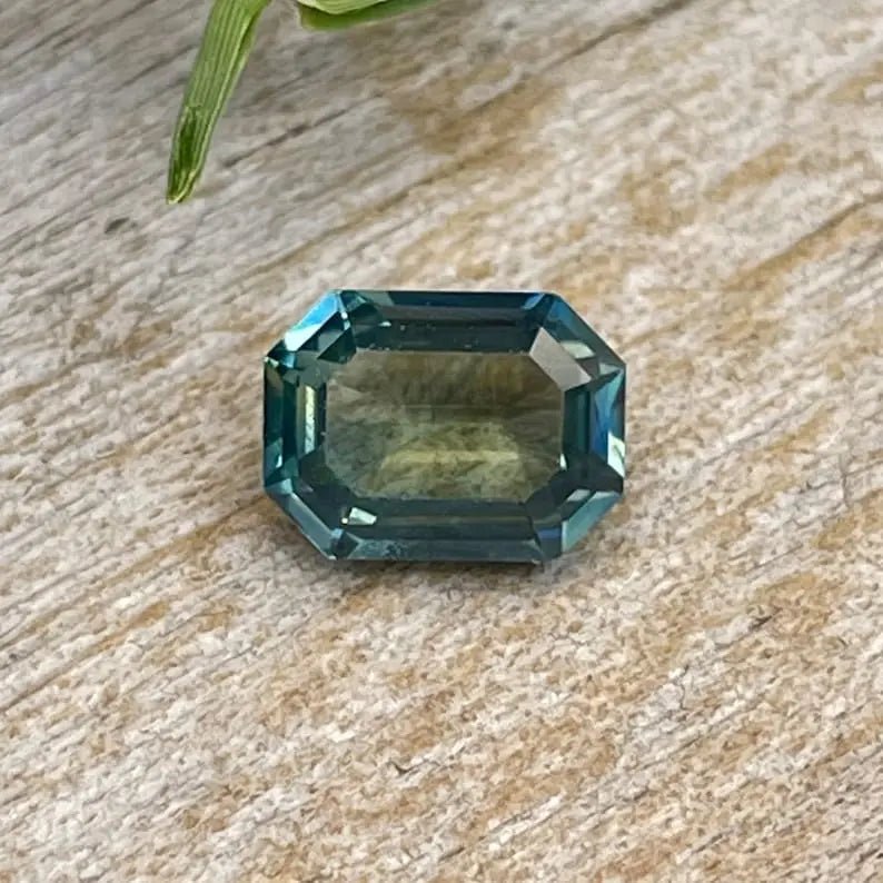 Natural Green Sapphire - Sapphirepal