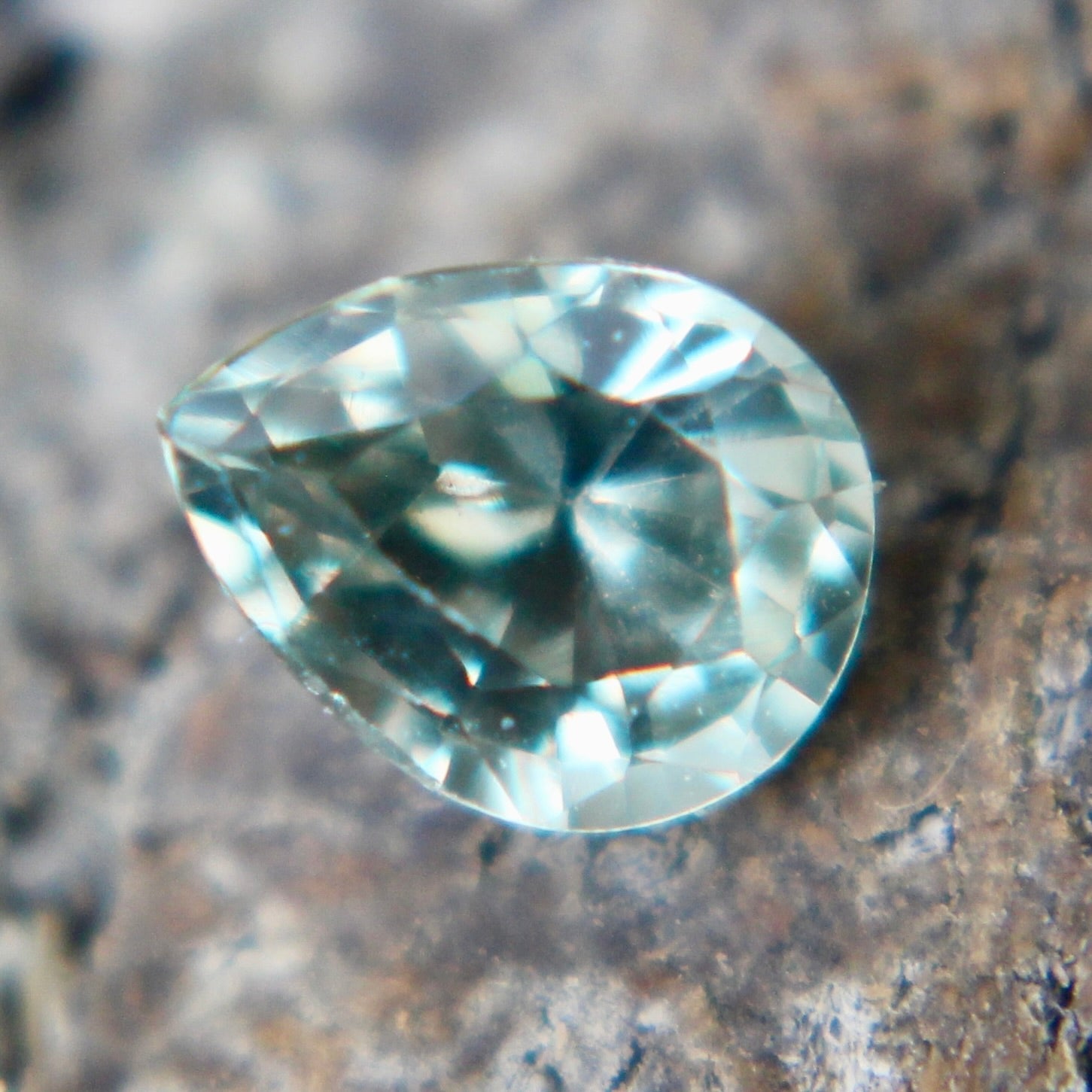 Natural Green Sapphire - Sapphirepal
