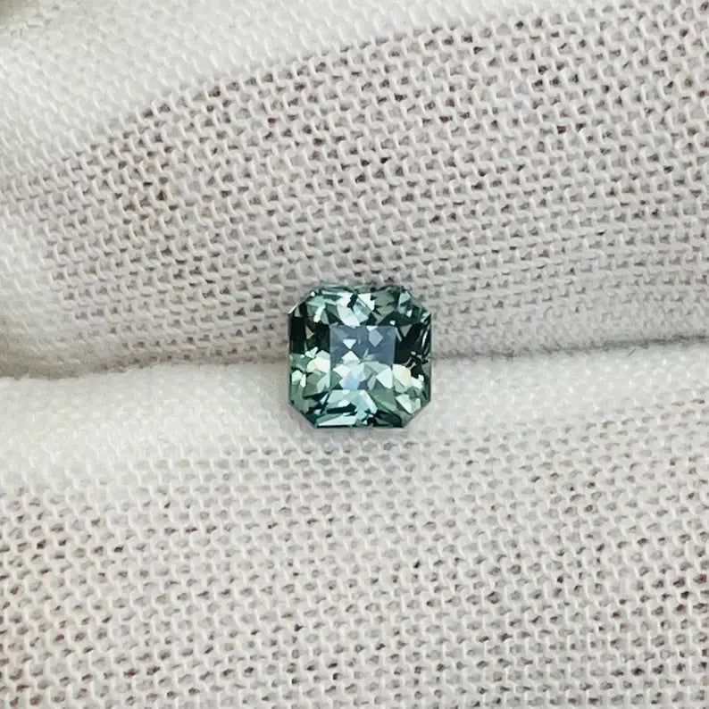 Natural Green Sapphire - Sapphirepal