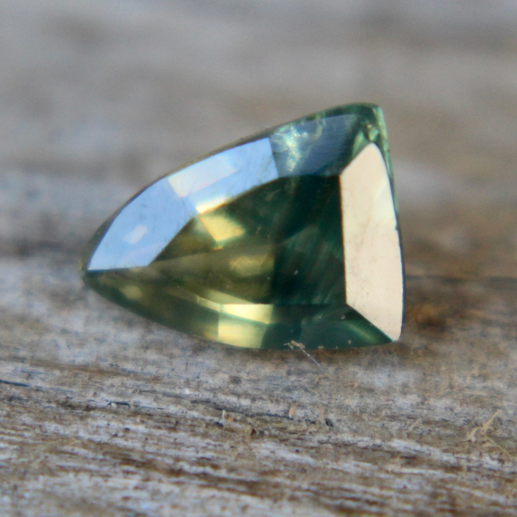 Natural Green Sapphire - Sapphirepal
