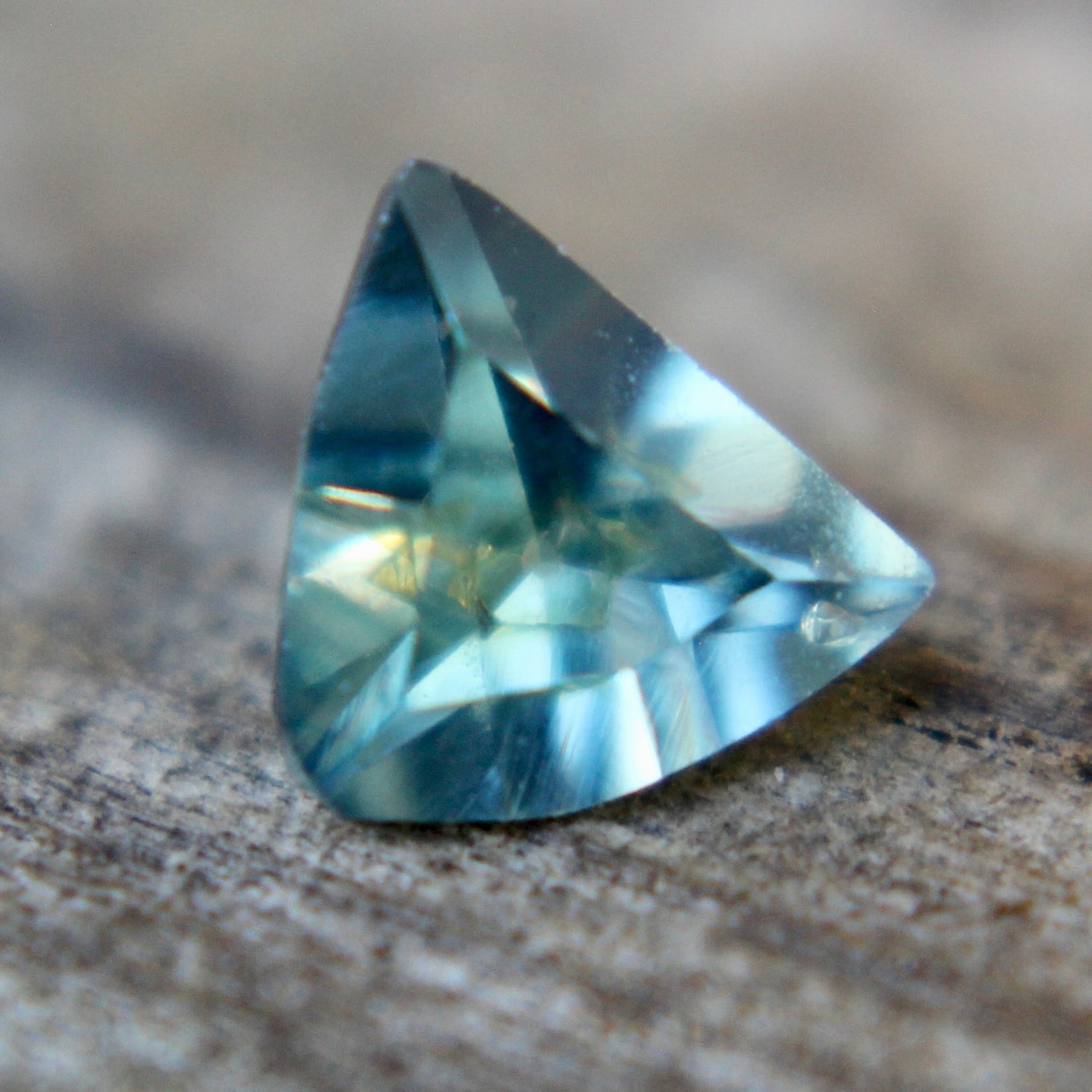 Natural Green Sapphire - Sapphirepal