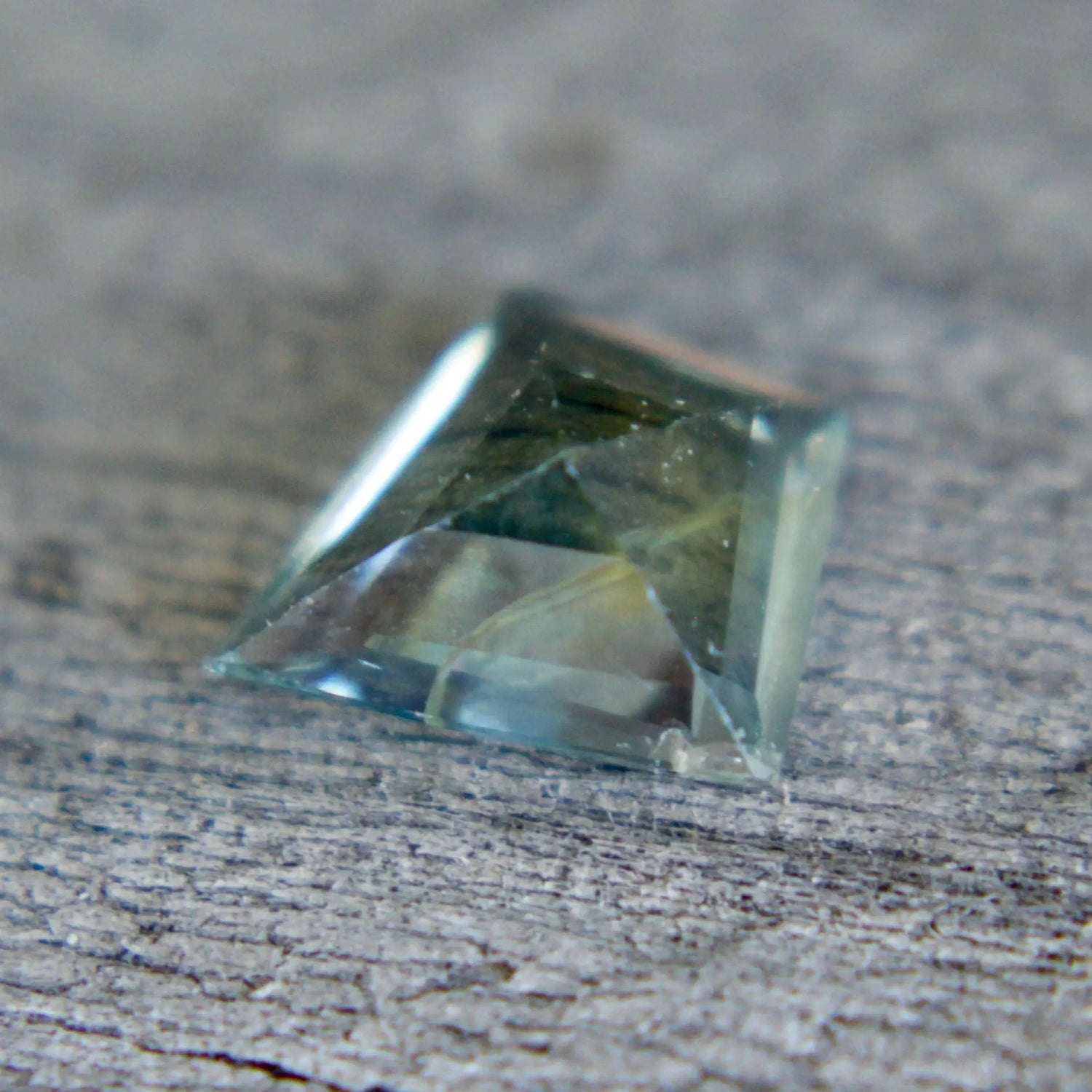 Natural Green Sapphire - Sapphirepal