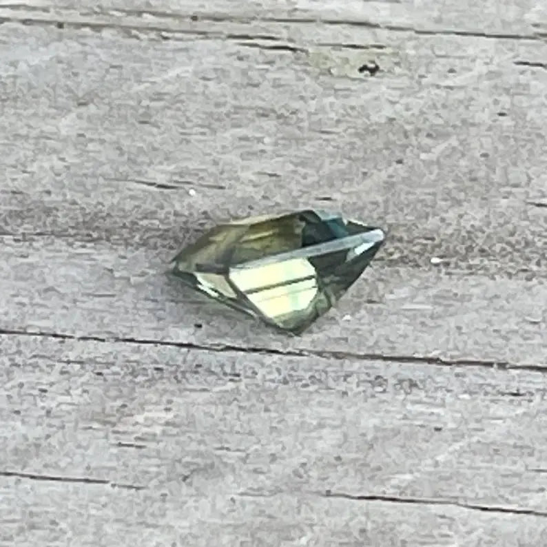 Natural Green Sapphire - Sapphirepal