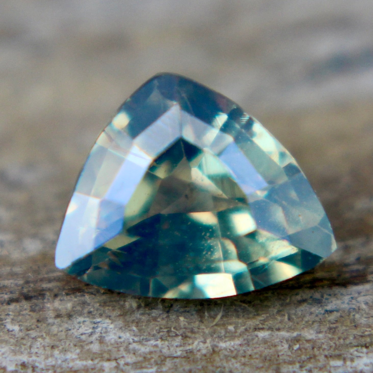 Natural Green Sapphire - Sapphirepal