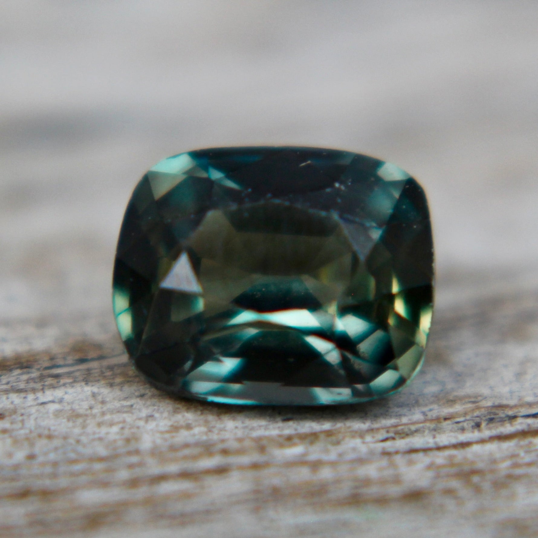 Natural Green Sapphire - Sapphirepal