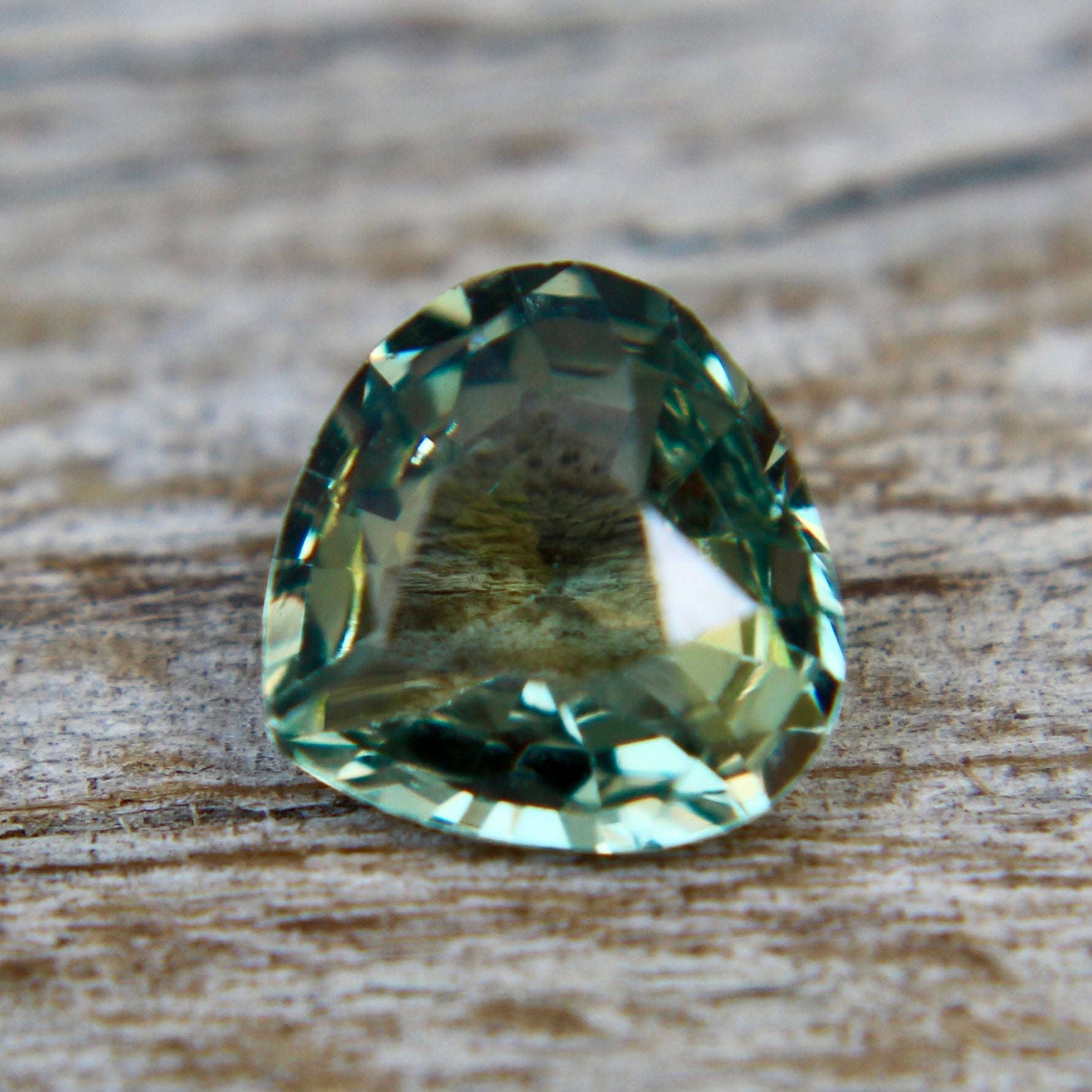 Natural Green Sapphire - Sapphirepal
