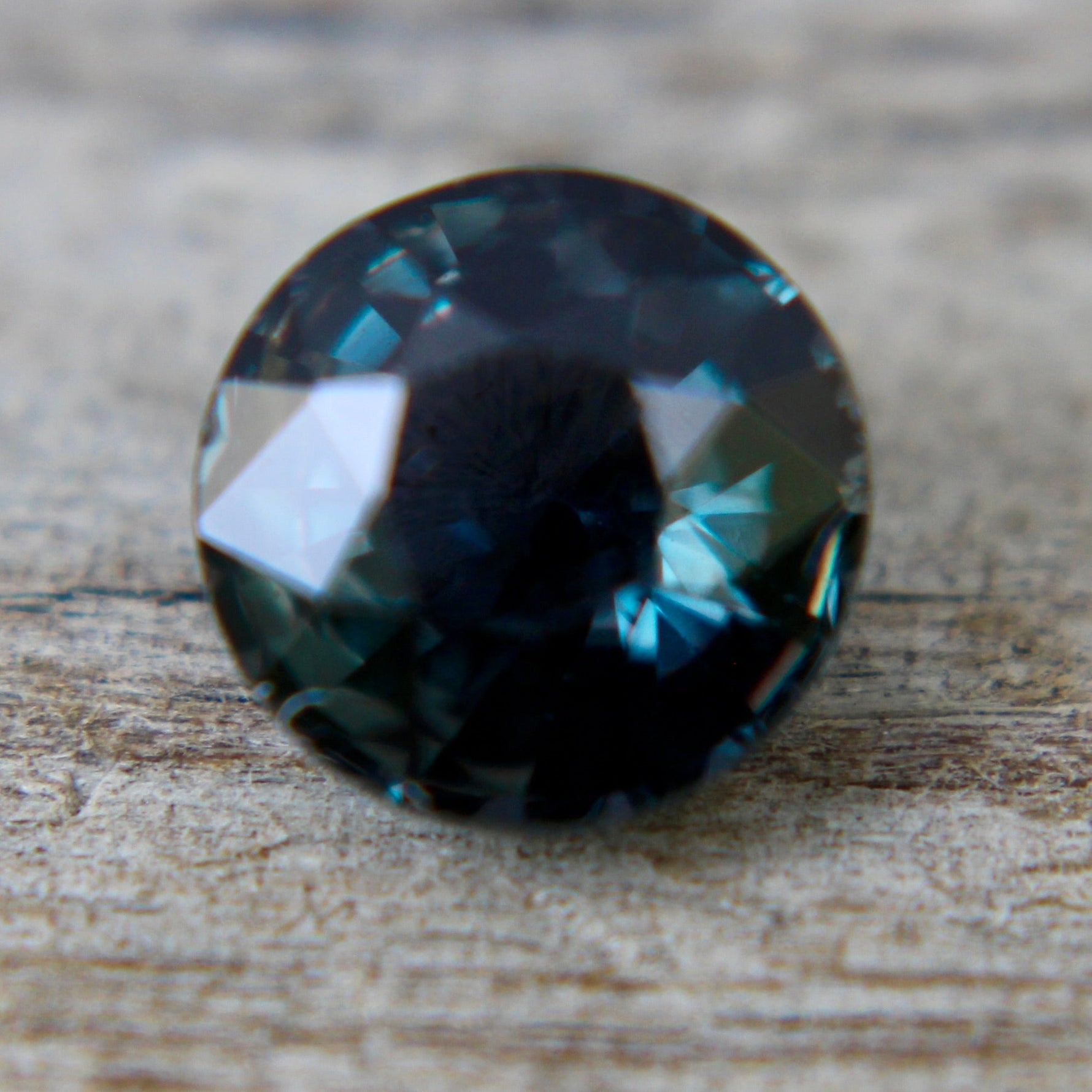 Natural Green Sapphire - Sapphirepal