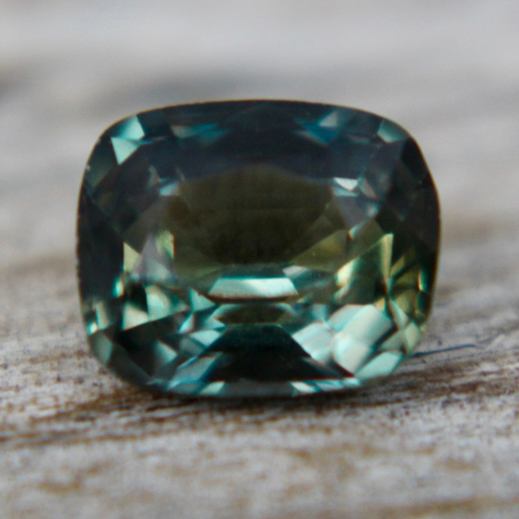 Natural Green Sapphire - Sapphirepal
