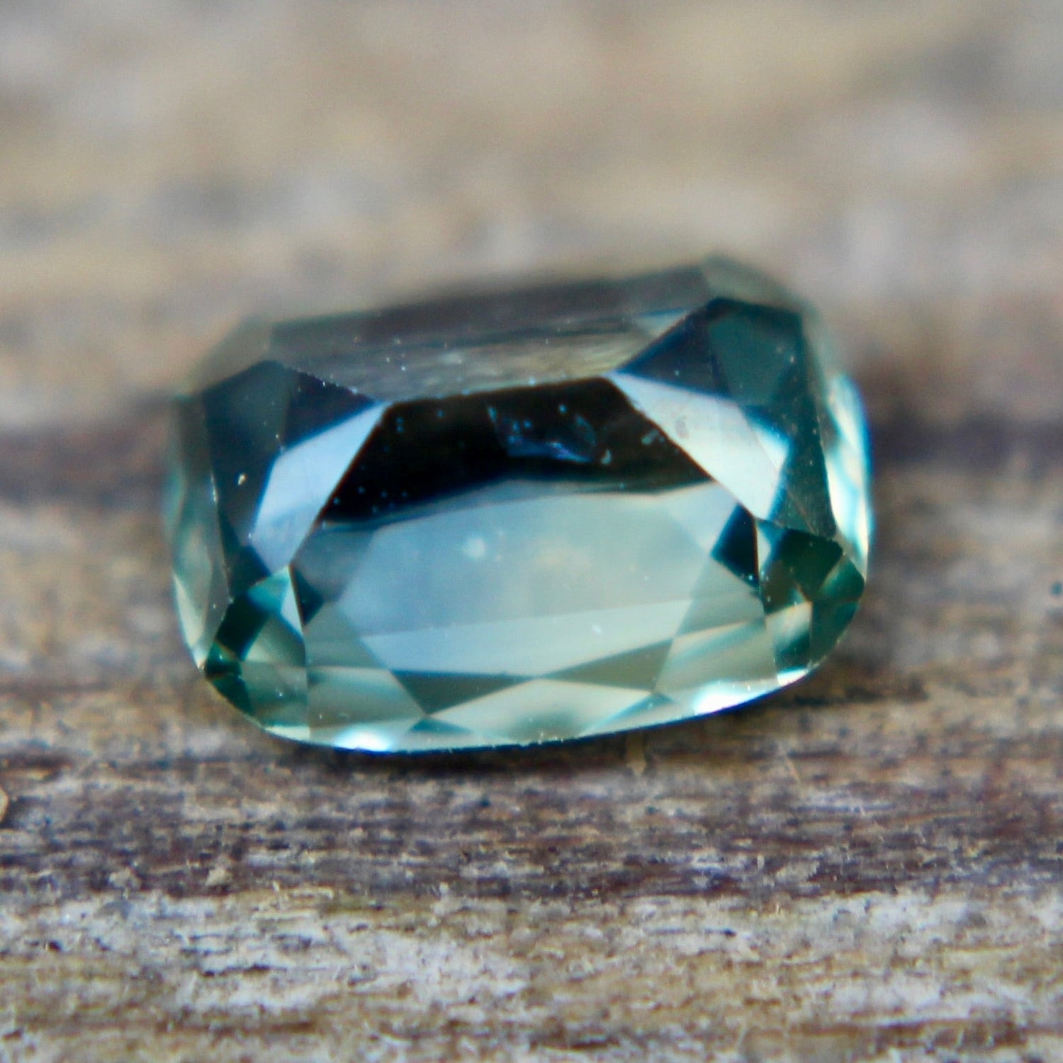 Natural Green Sapphire - Sapphirepal