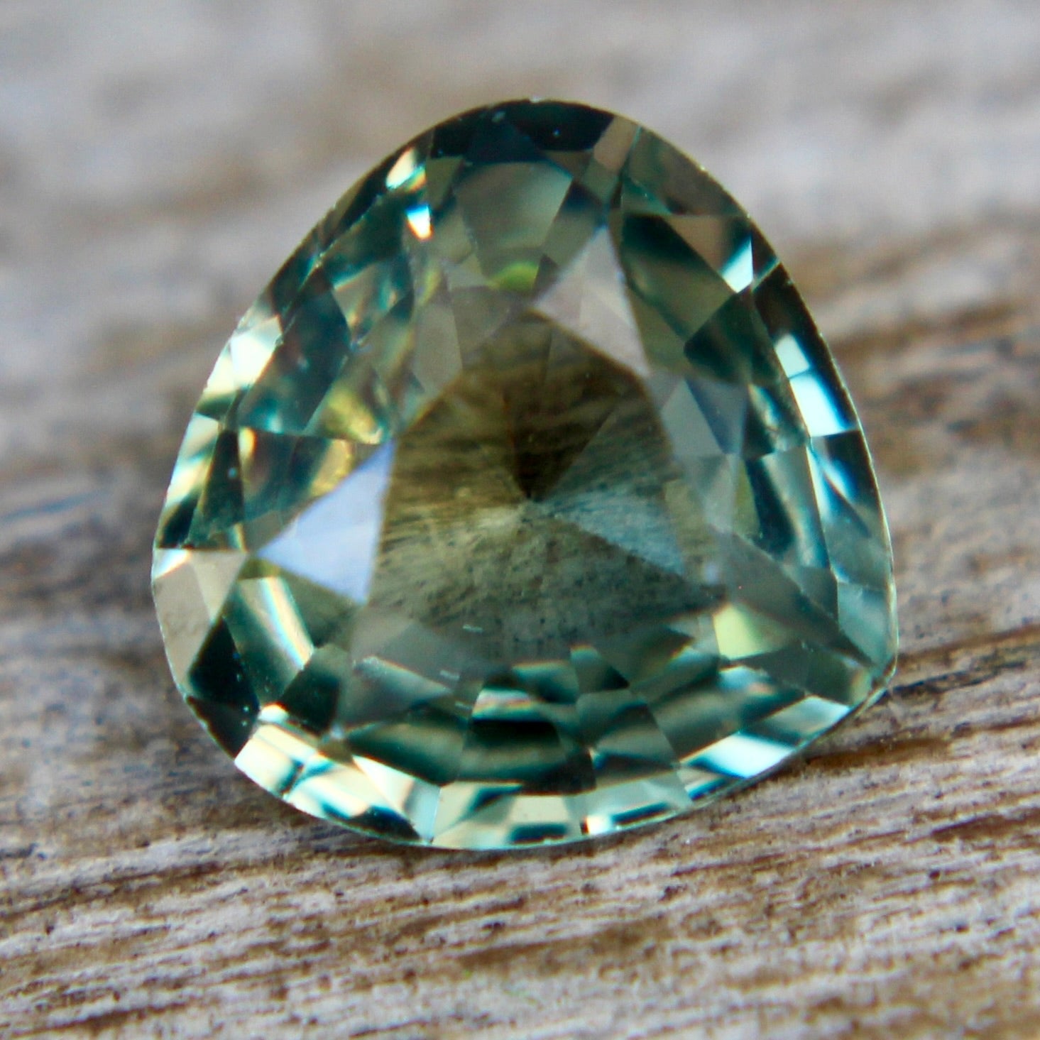 Natural Green Sapphire - Sapphirepal