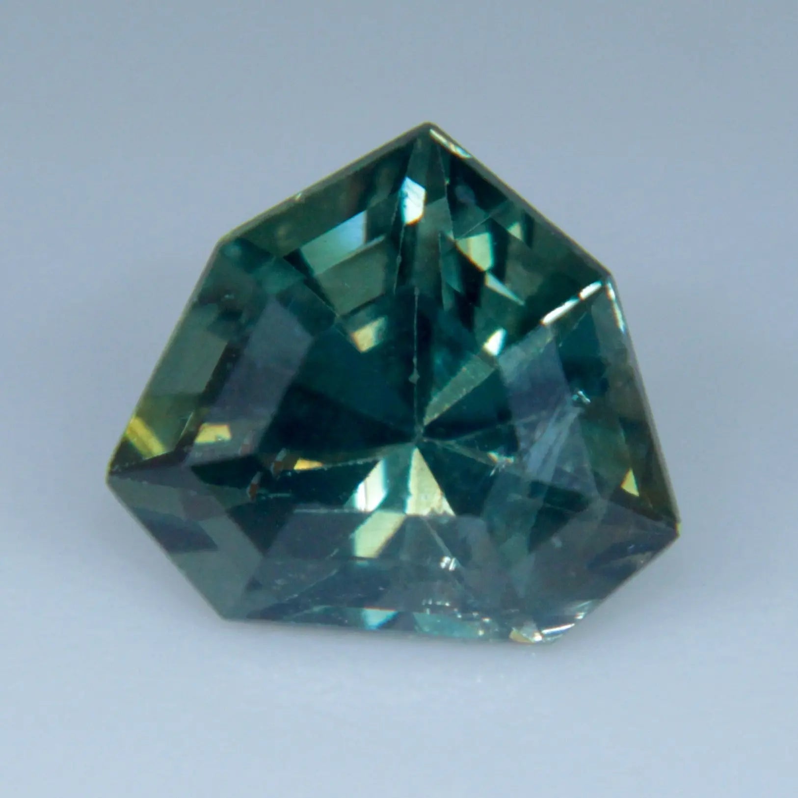 Natural Green Sapphire - Sapphirepal